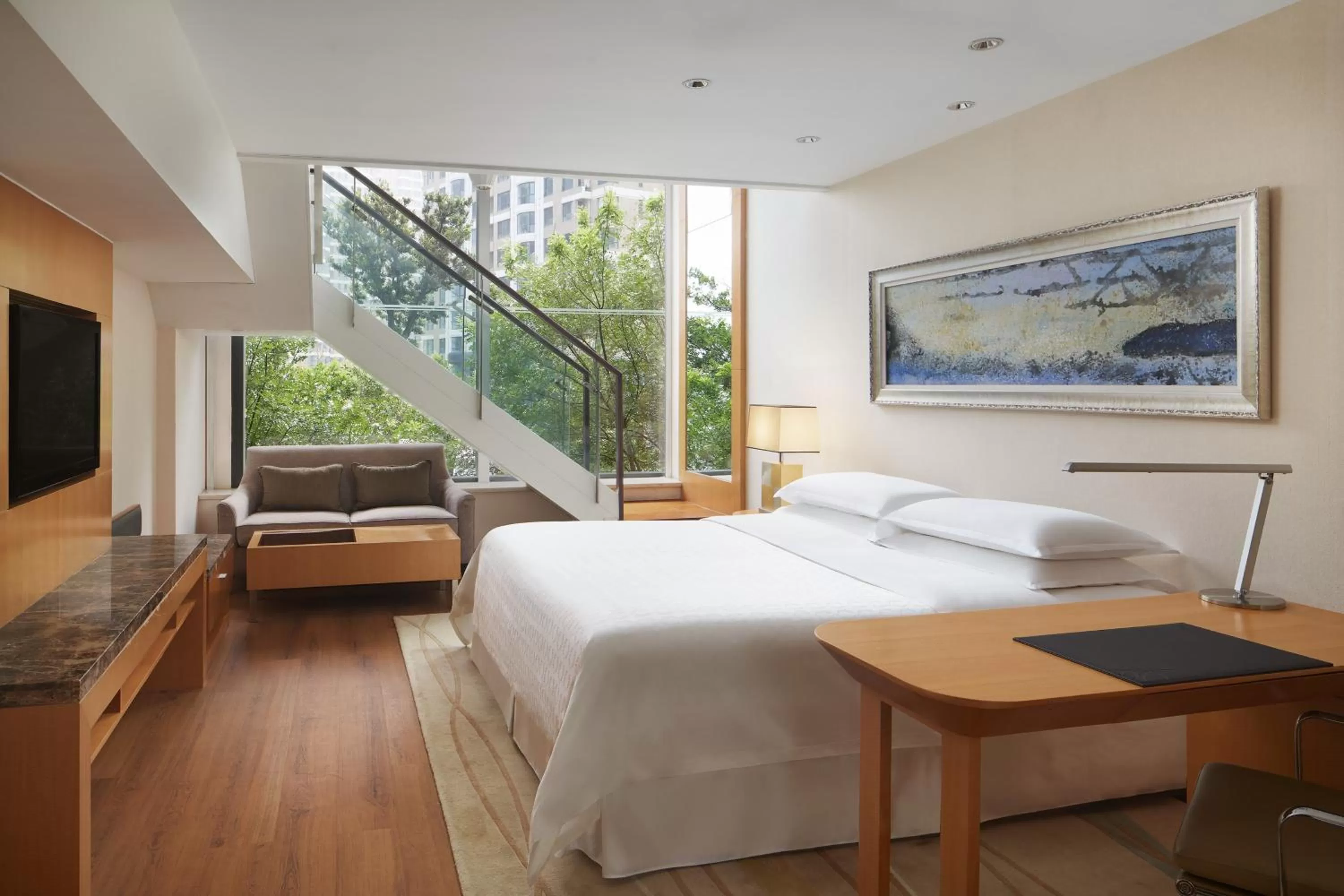 Photo of the whole room, Bed in Sheraton Yantai Golden Beach Resort