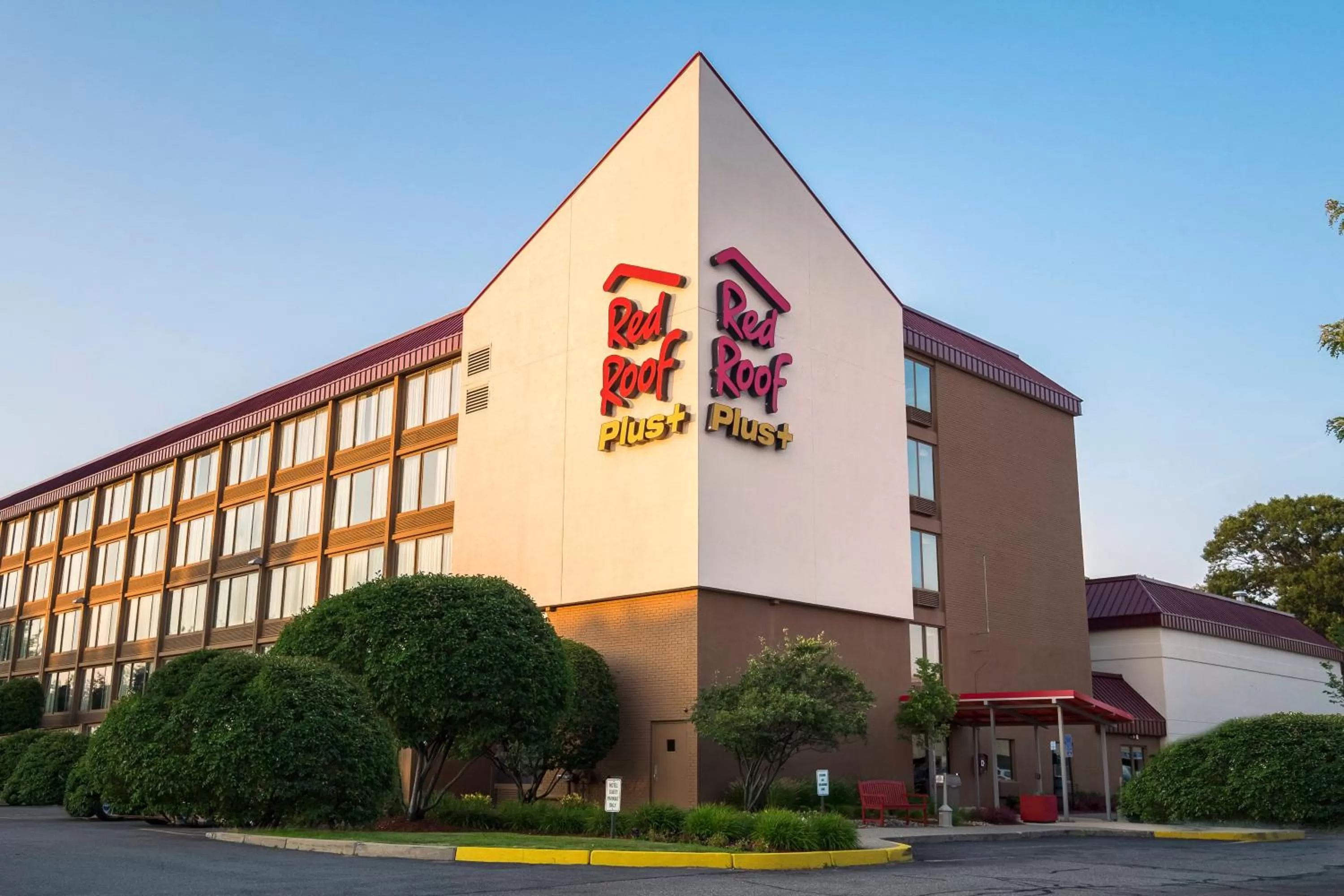Property building in Red Roof Inn PLUS+ Boston - Woburn/ Burlington