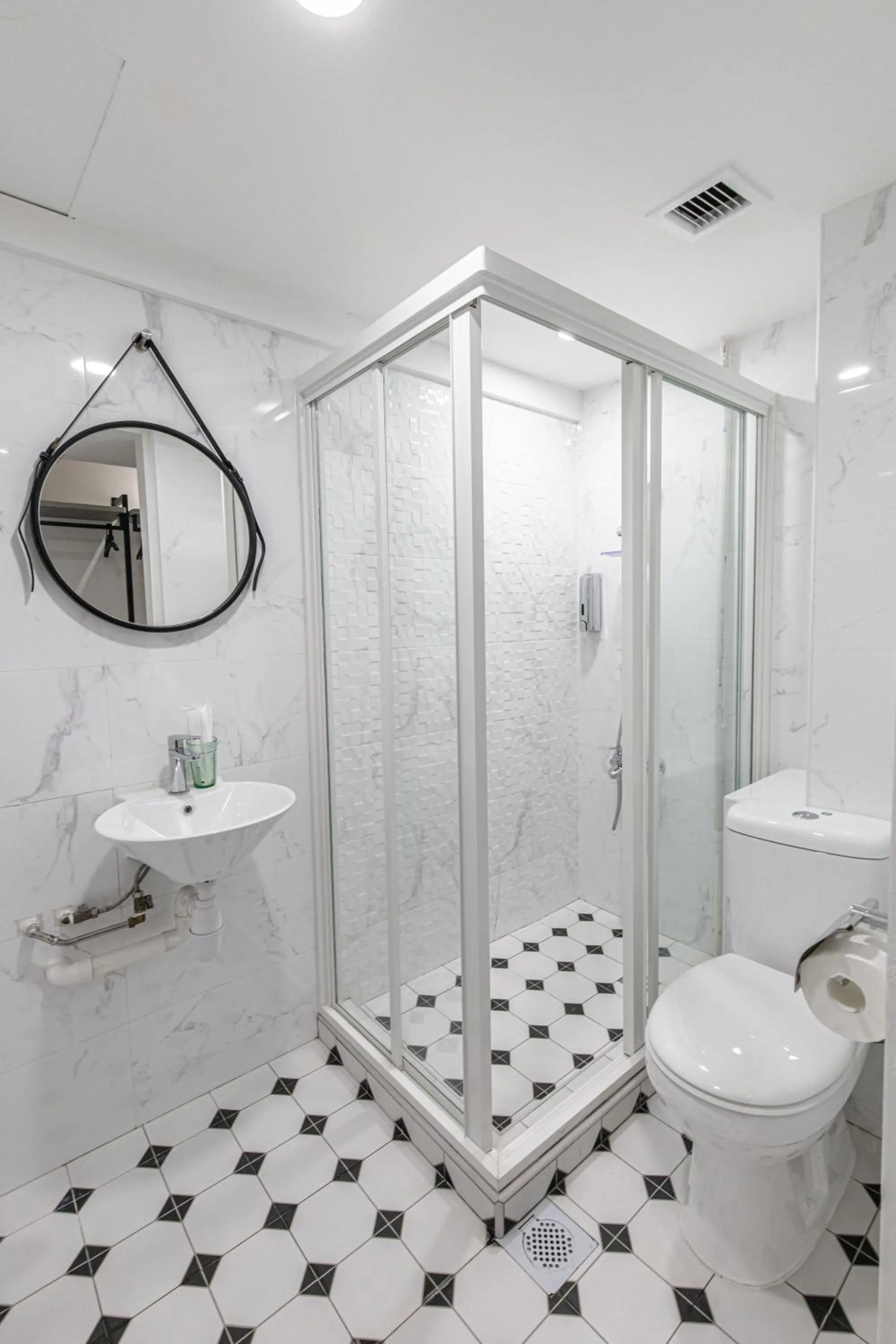 Bathroom in Philip Hotel