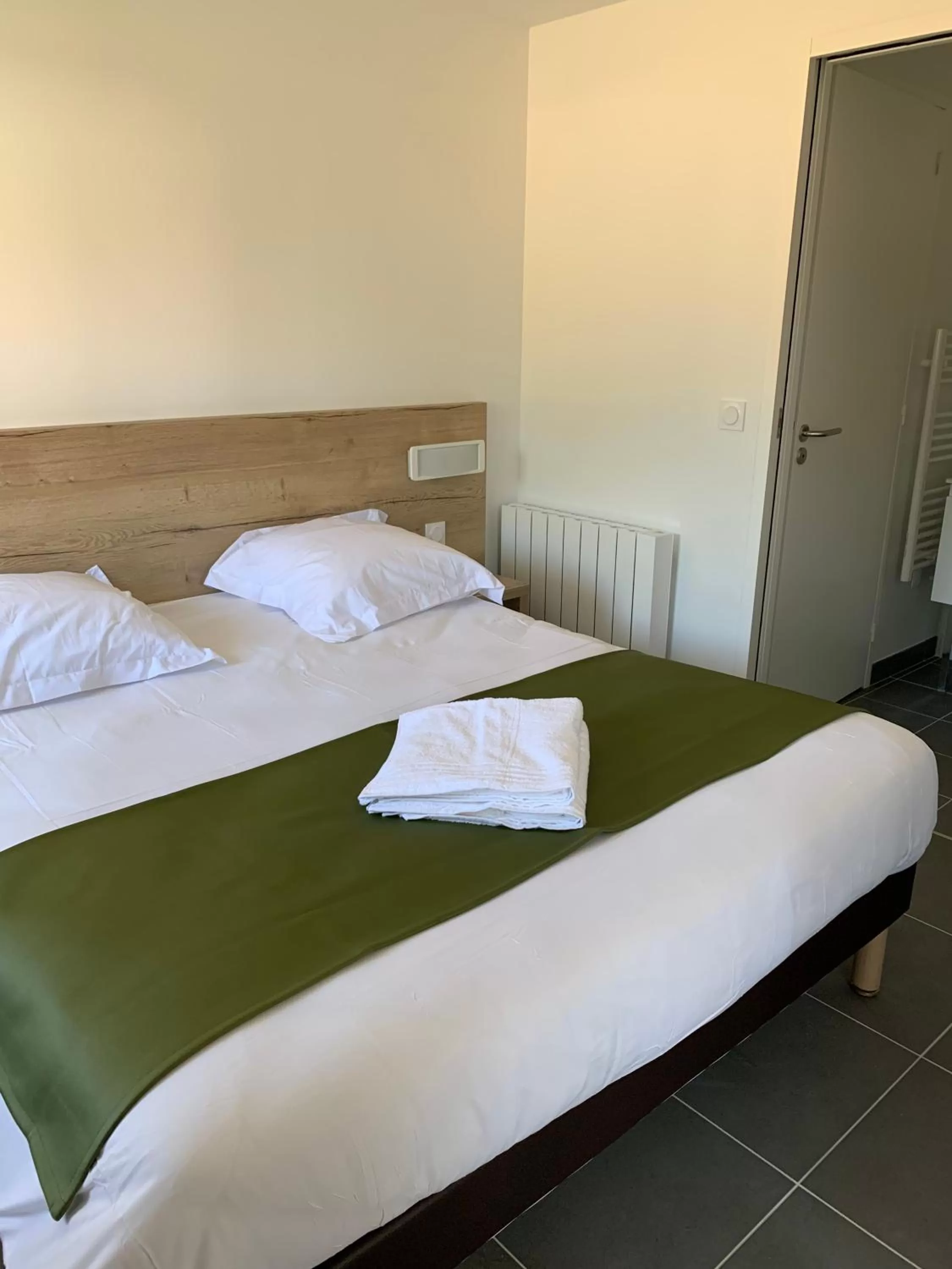 Bed in Hôtel Lac d'Orient