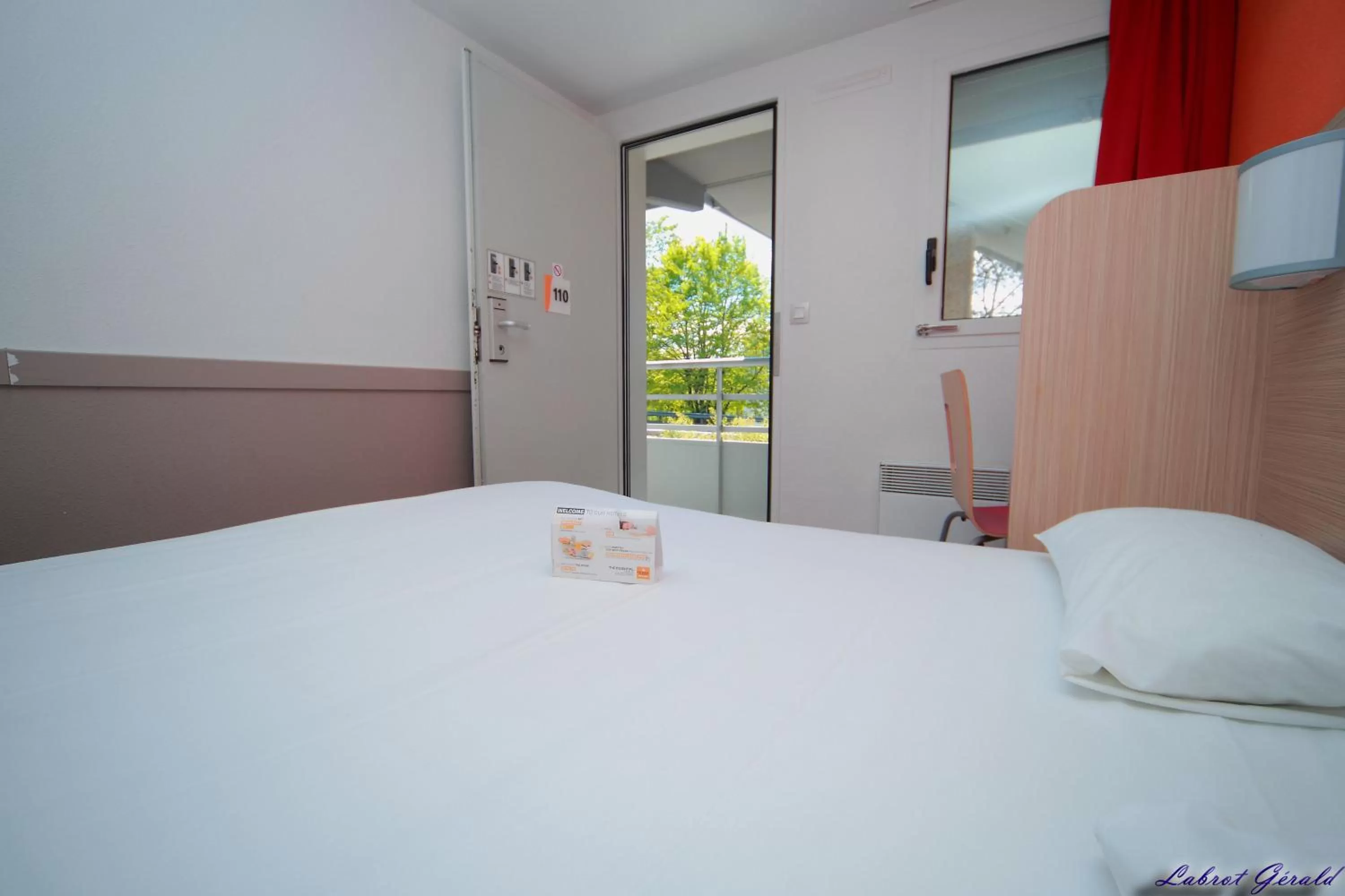 Bed in Premiere Classe Ales - Anduze