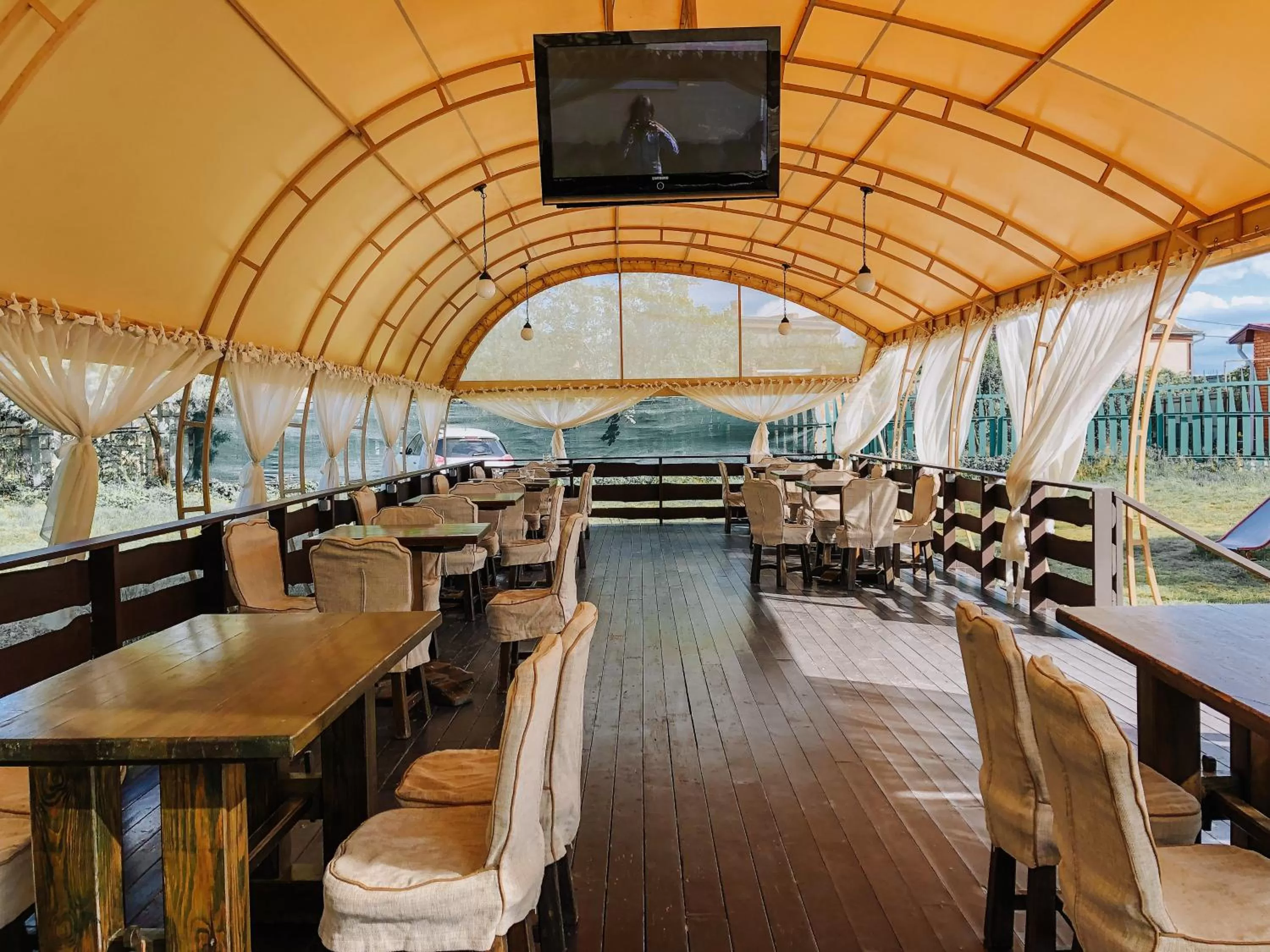 Restaurant/Places to Eat in Zolotoy Bereg Hotel