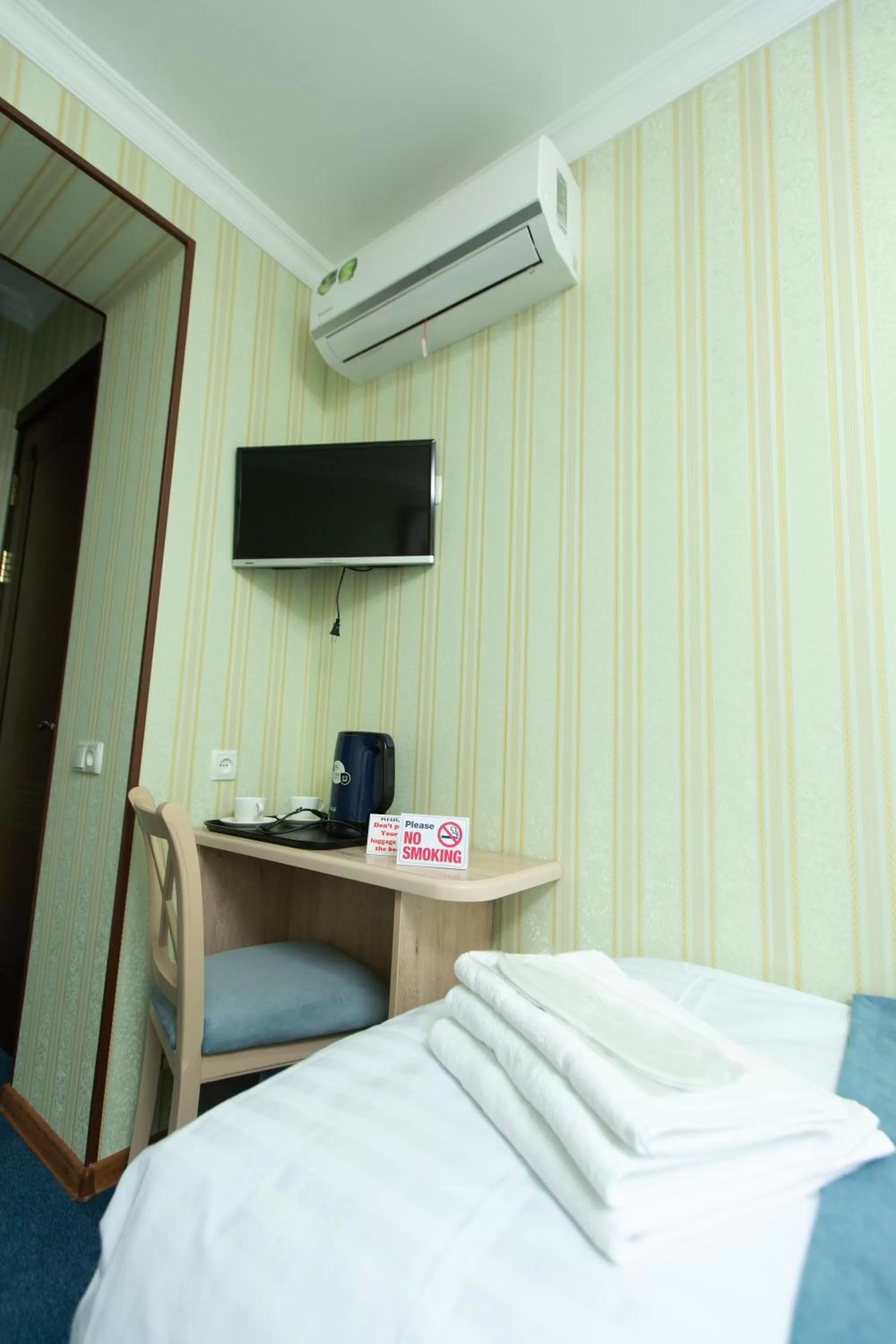 TV and multimedia, Bed in Mirzo Boutique Hotel