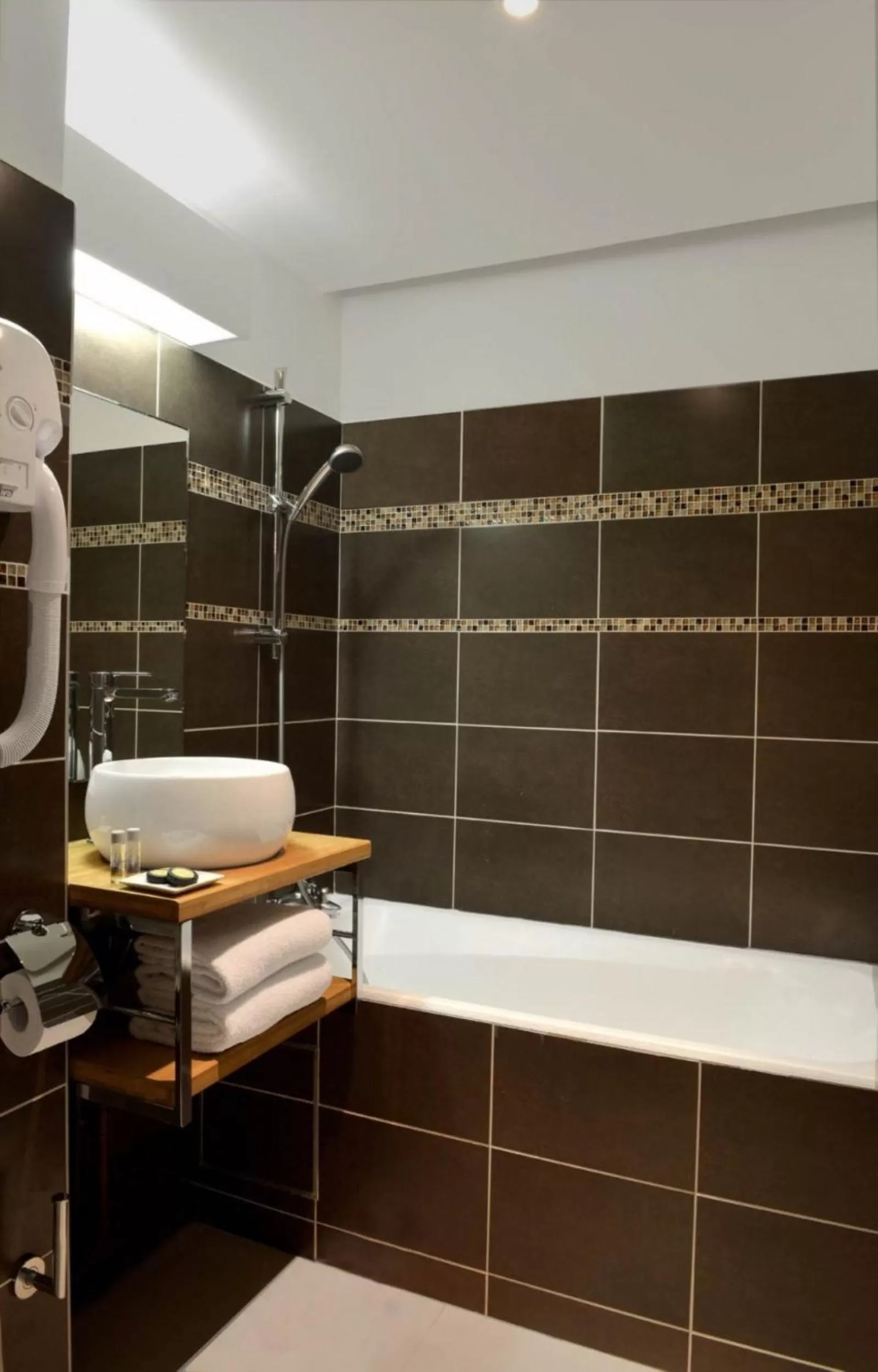 Bathroom in Hôtel Volney Opéra