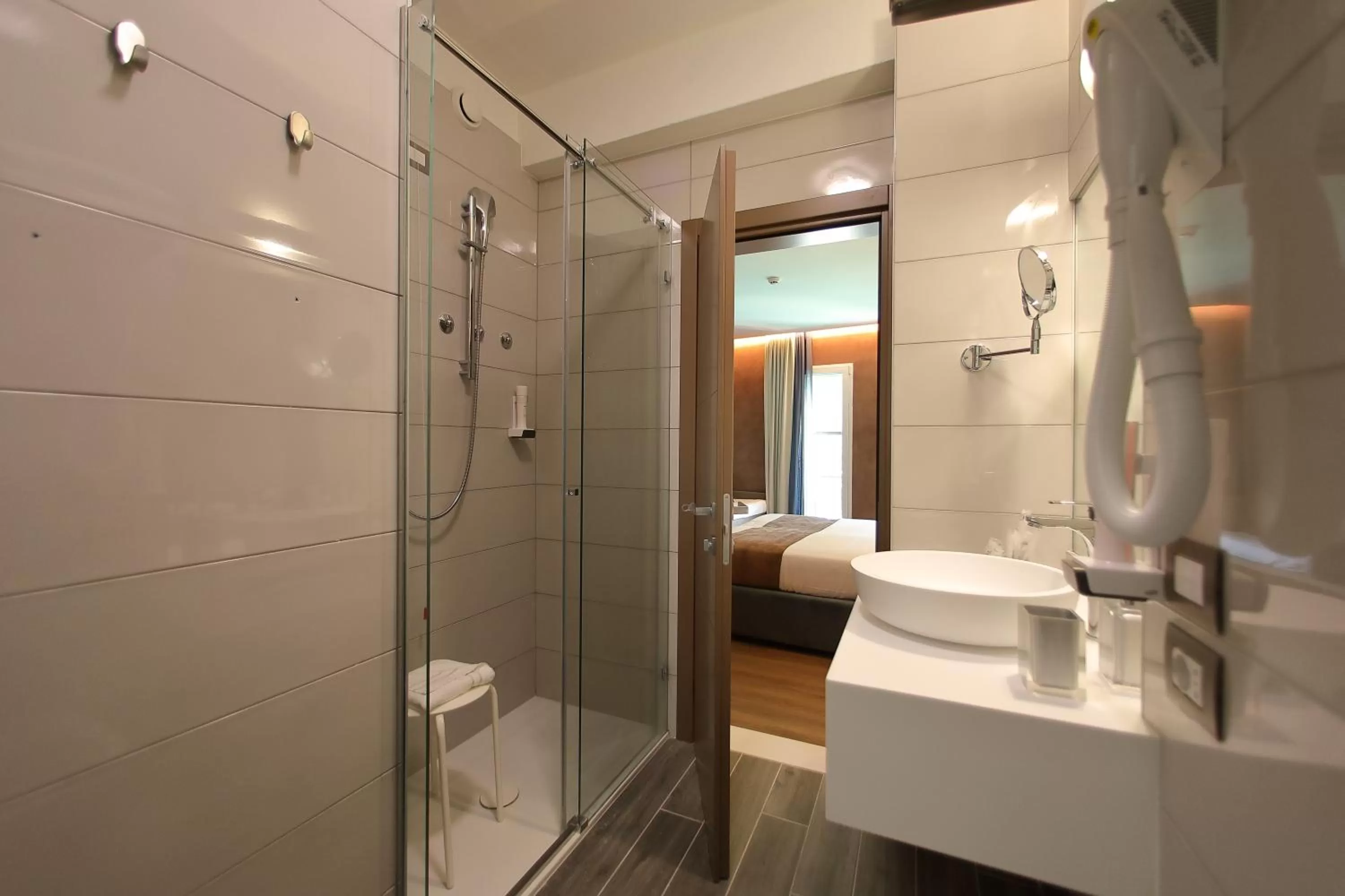 Shower in Hotel Bell'arrivo by Dori