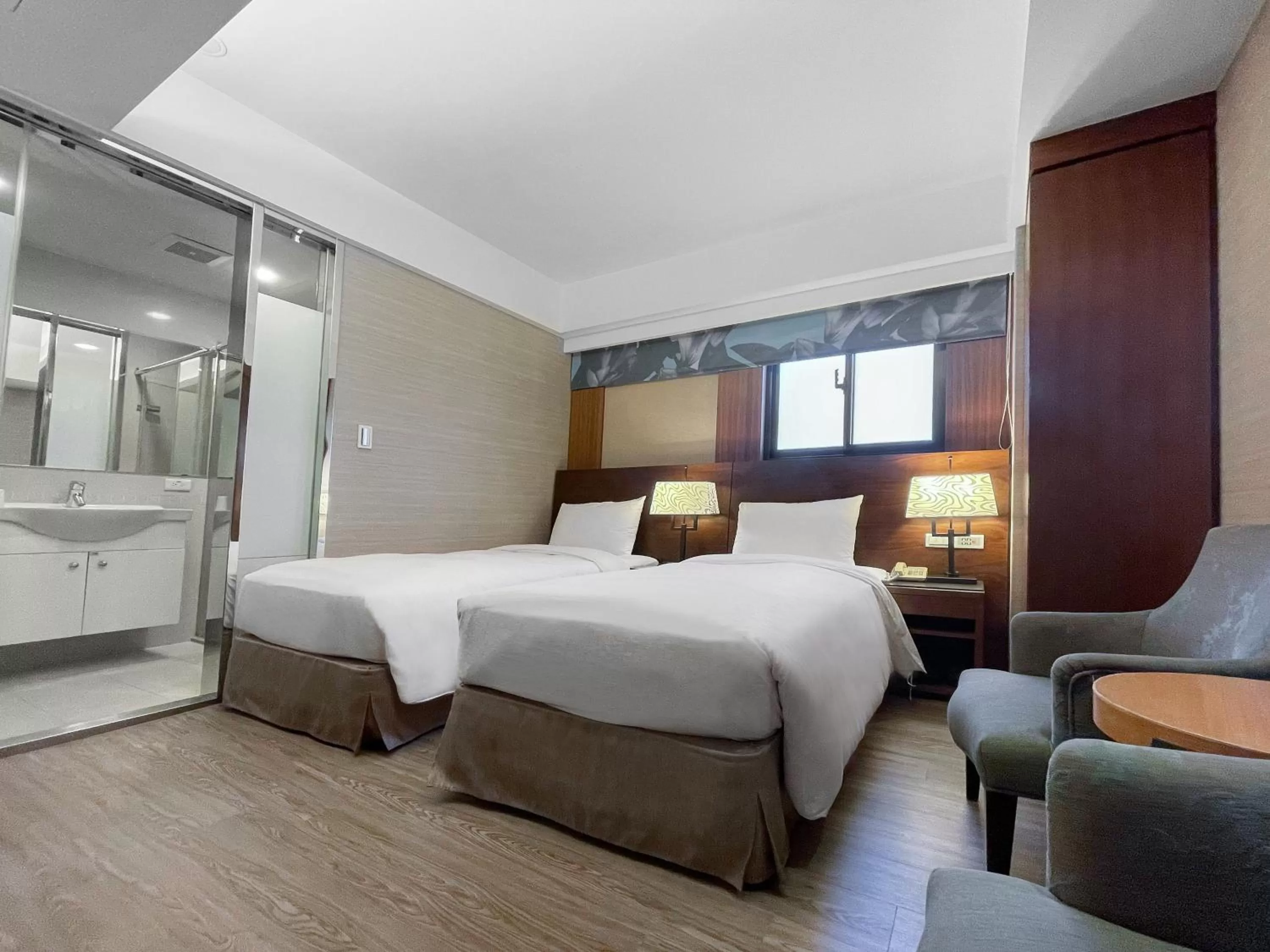 Photo of the whole room, Bed in Guide Hotel Taipei NTU