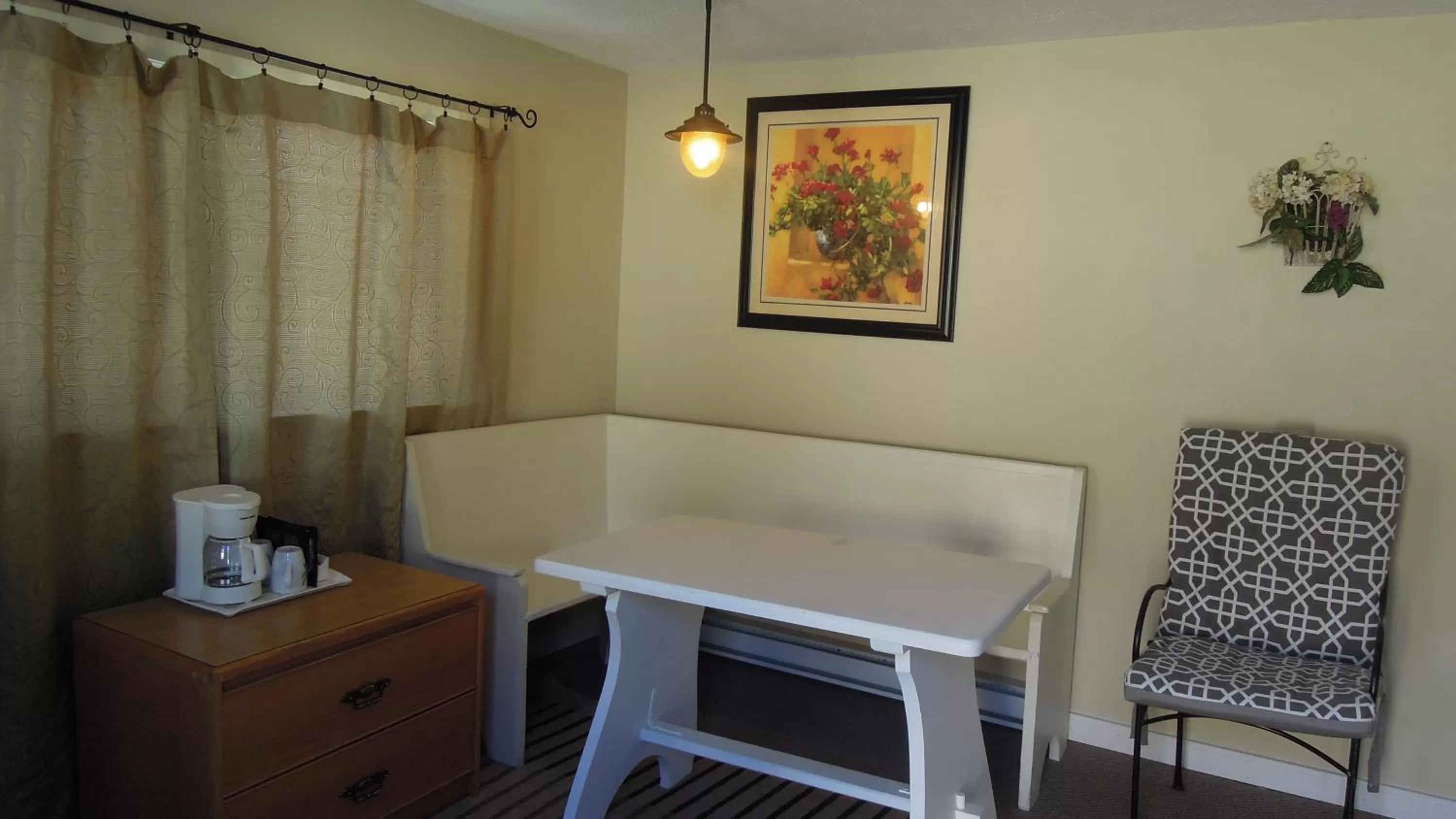 Property building in Swiss Chalets Motel