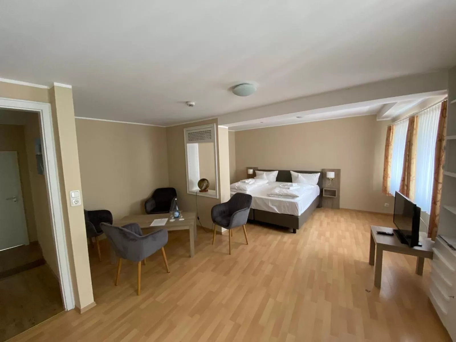 Photo of the whole room, Bed in Horchem Hotel-Restaurant-Café-Bar