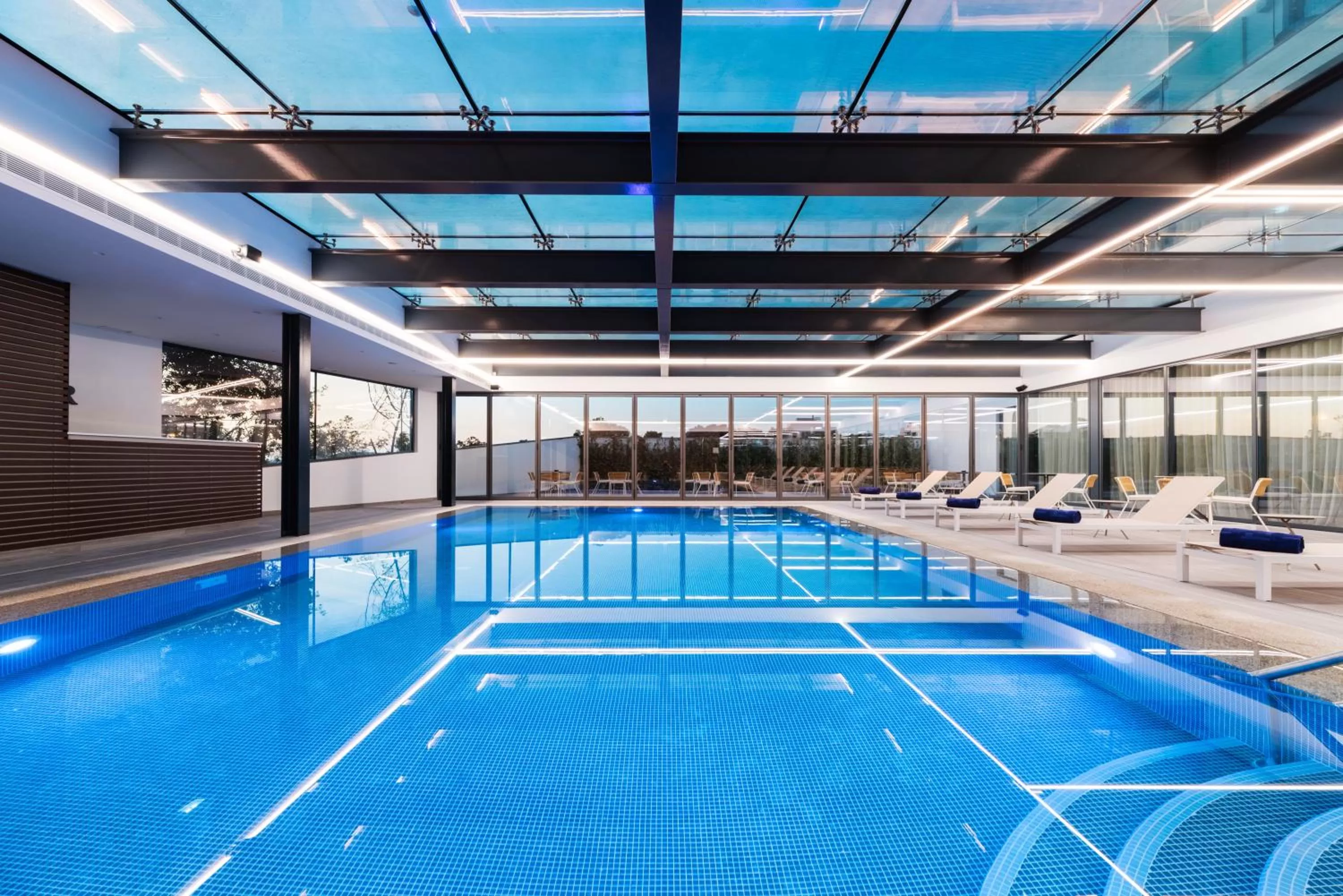 Swimming pool in Eurostars Matosinhos