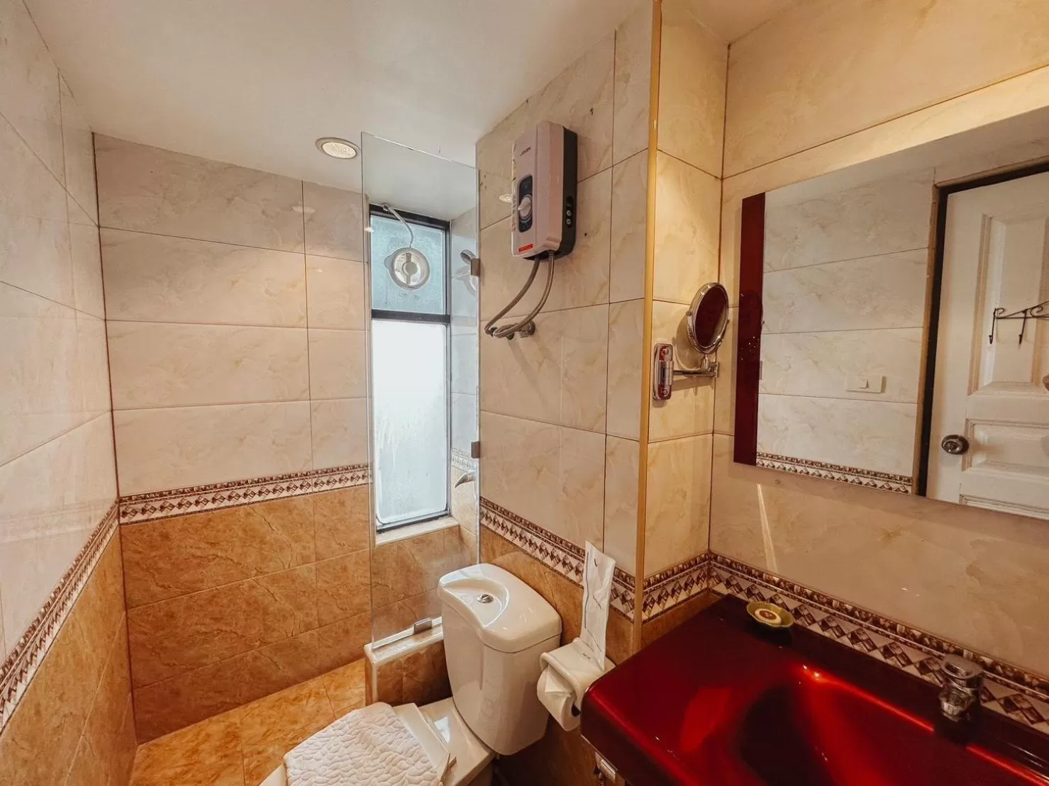 Shower in Hotel De Khuvieng