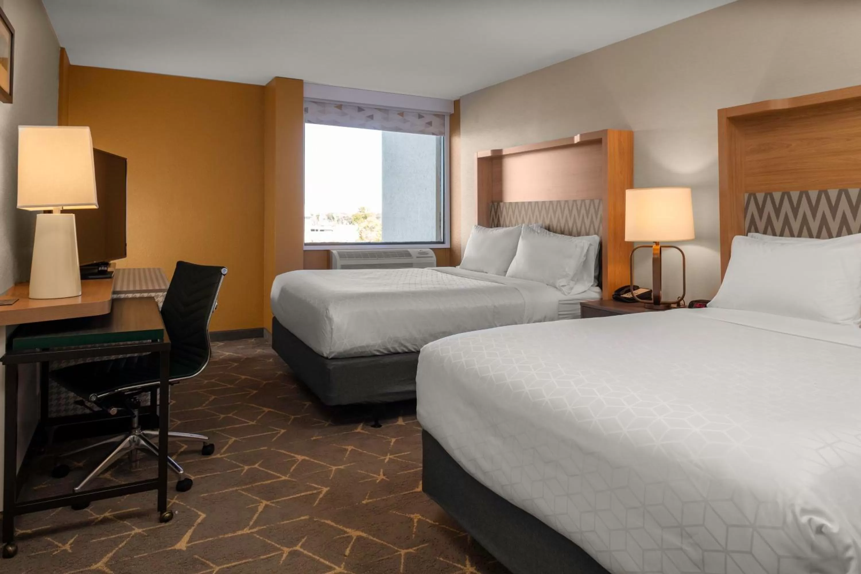 Photo of the whole room, Bed in Holiday Inn Boston - Dedham Hotel & Conference Center by IHG