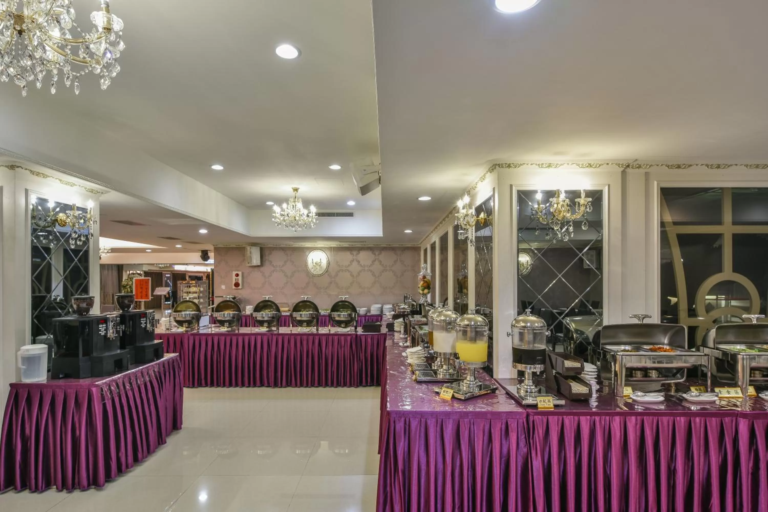 Restaurant/places to eat in Harmonious Hotel
