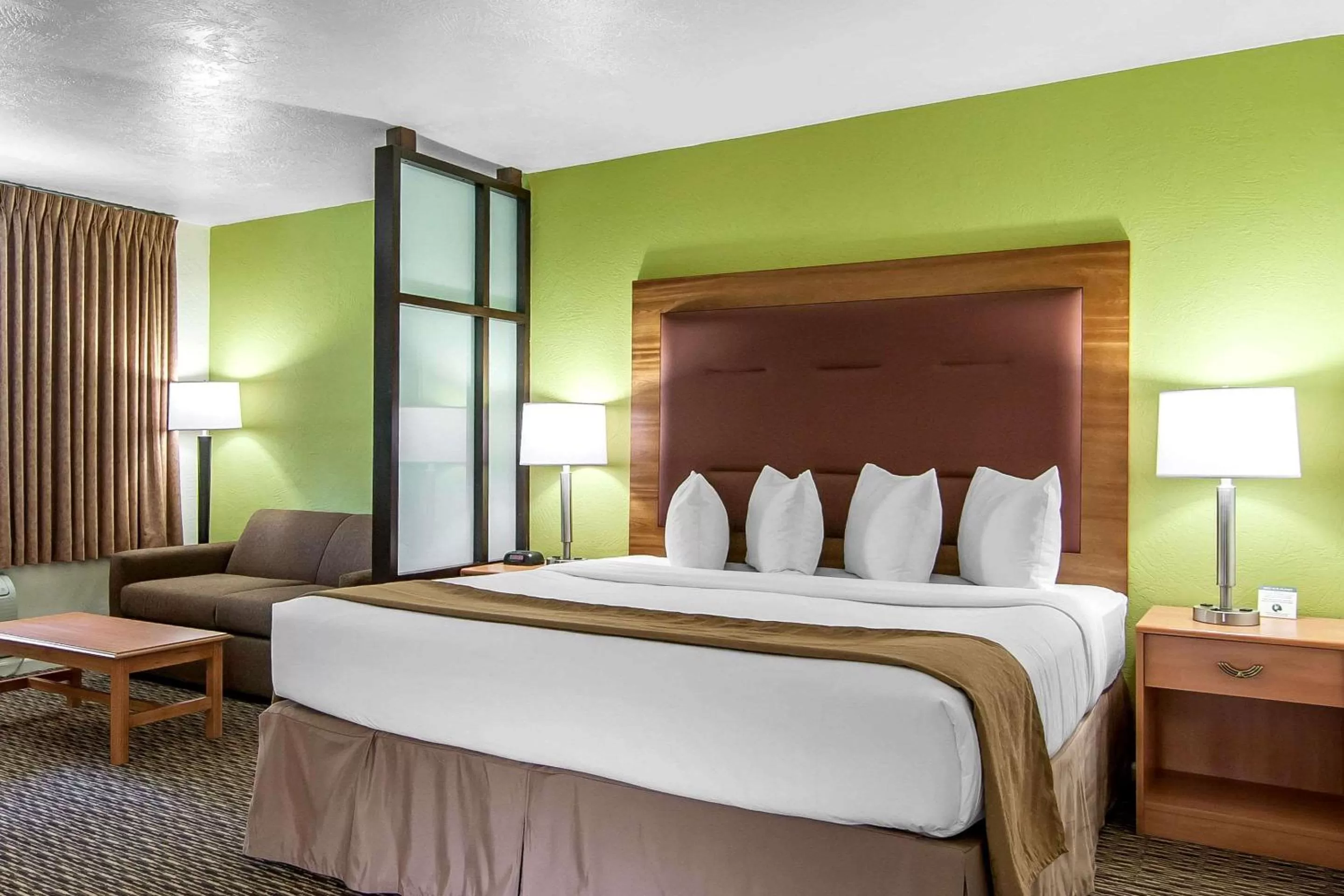 Bedroom, Bed in Quality Inn & Suites at Coos Bay