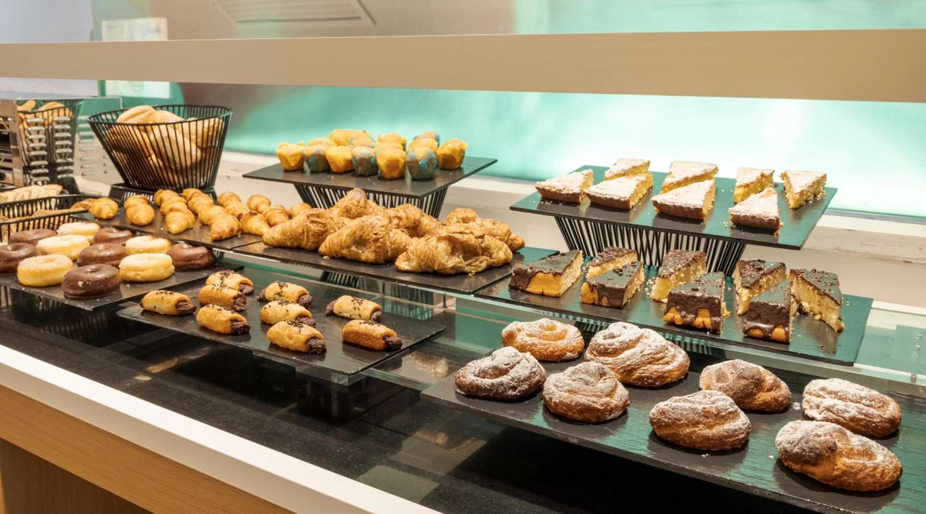 Buffet breakfast in Ilunion Almirante