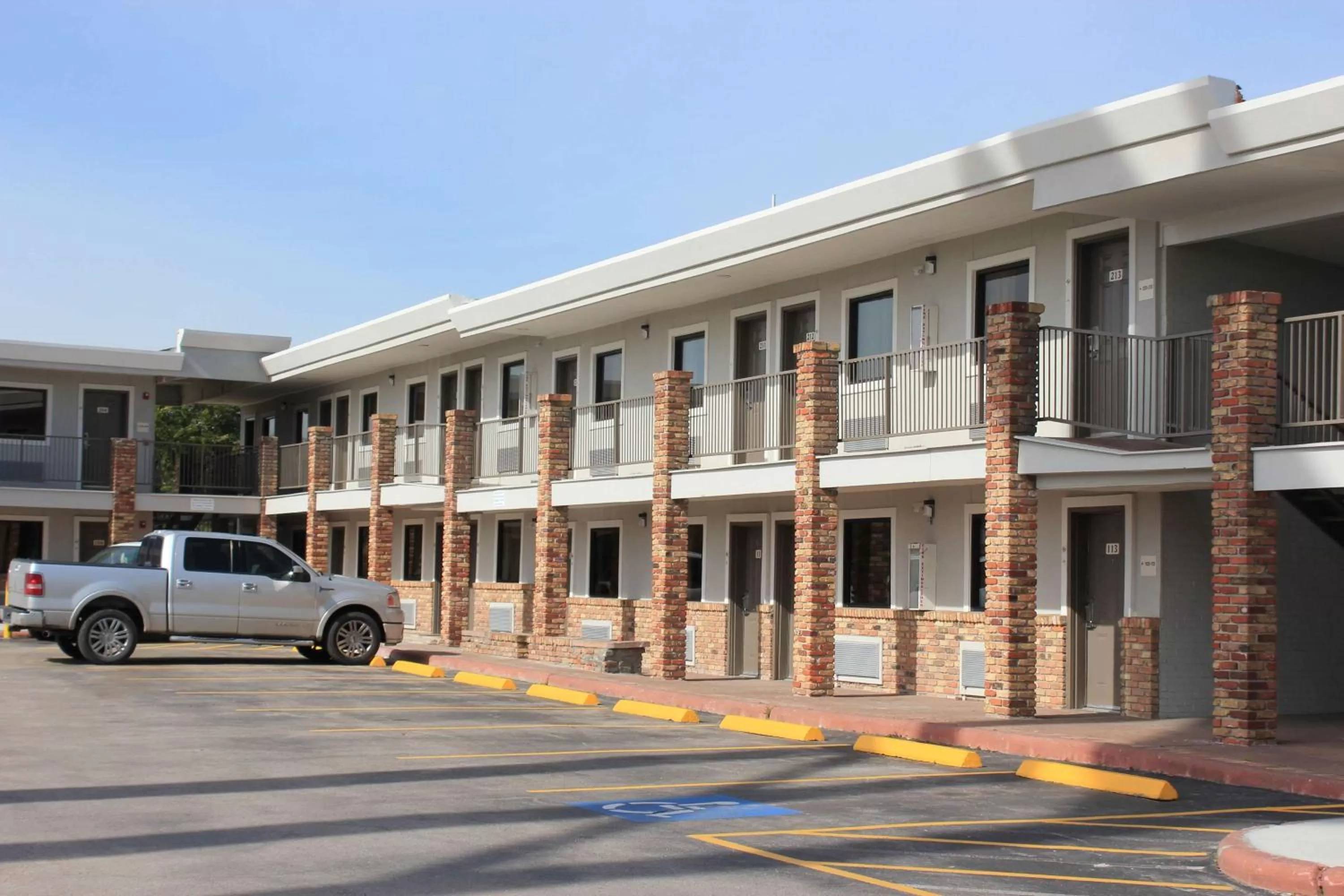 Property Building in Studio 6-Houston, TX - East