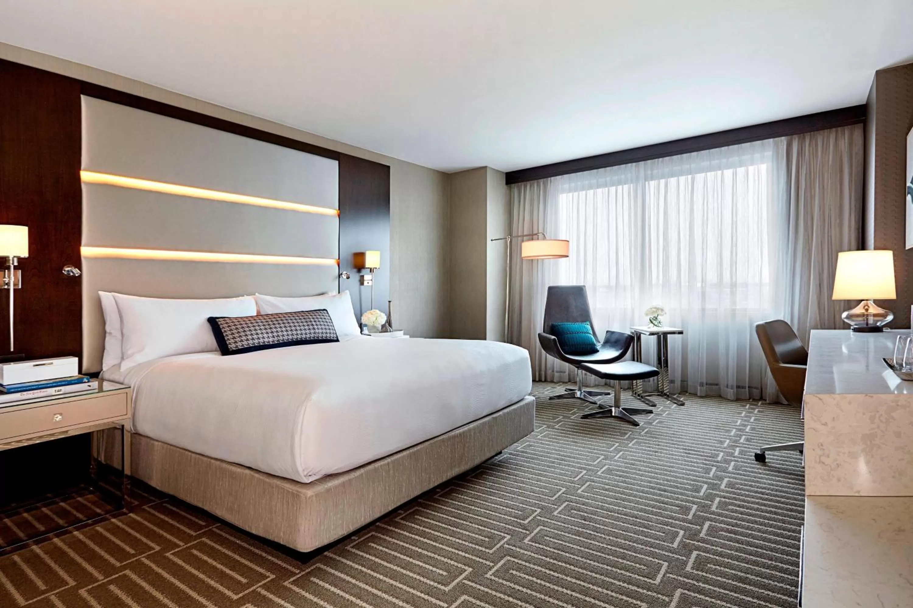 King or Queen Room - Concierge Level in JW Marriott Minneapolis Mall of America