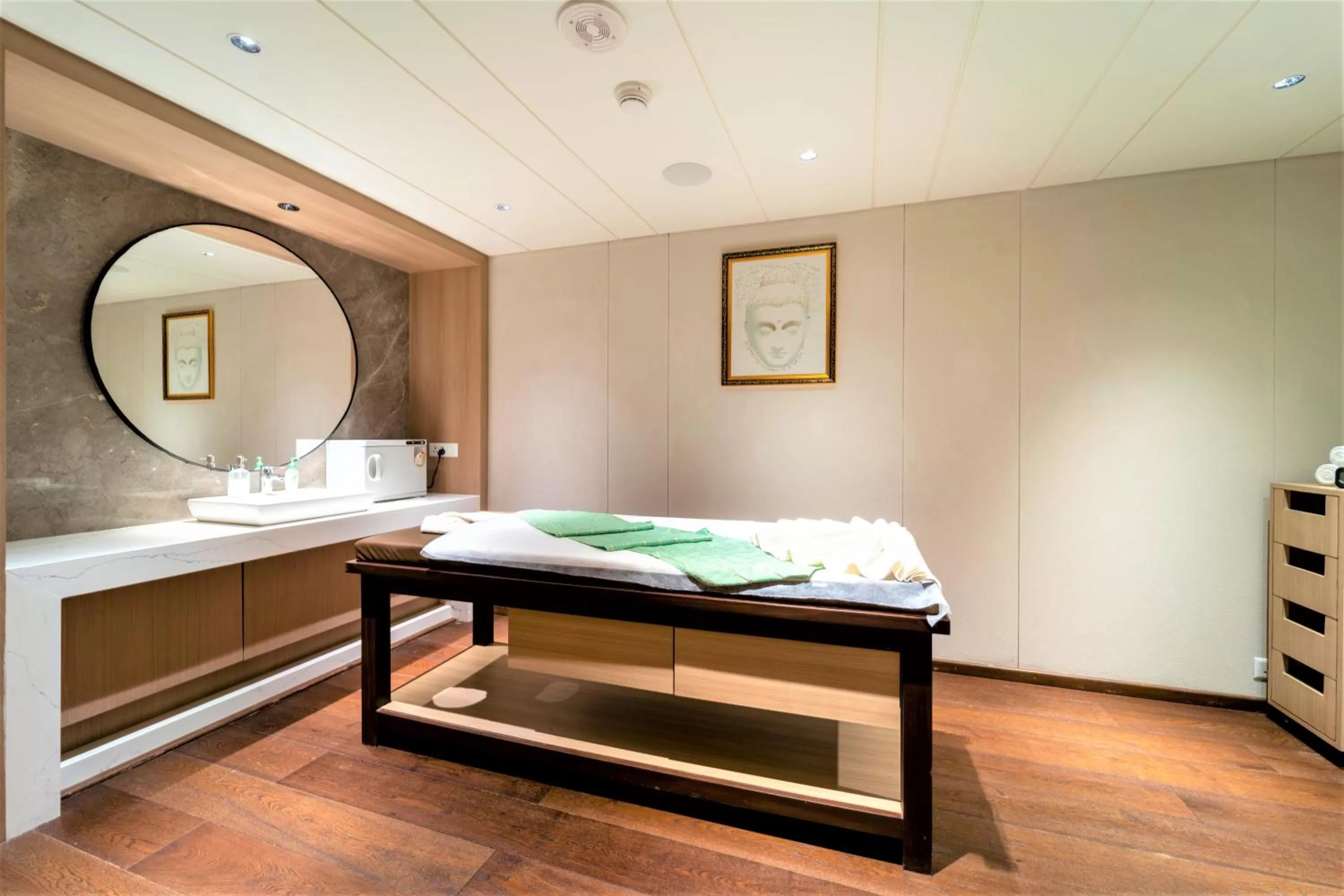 Massage in Courtyard by Marriott Vadodara