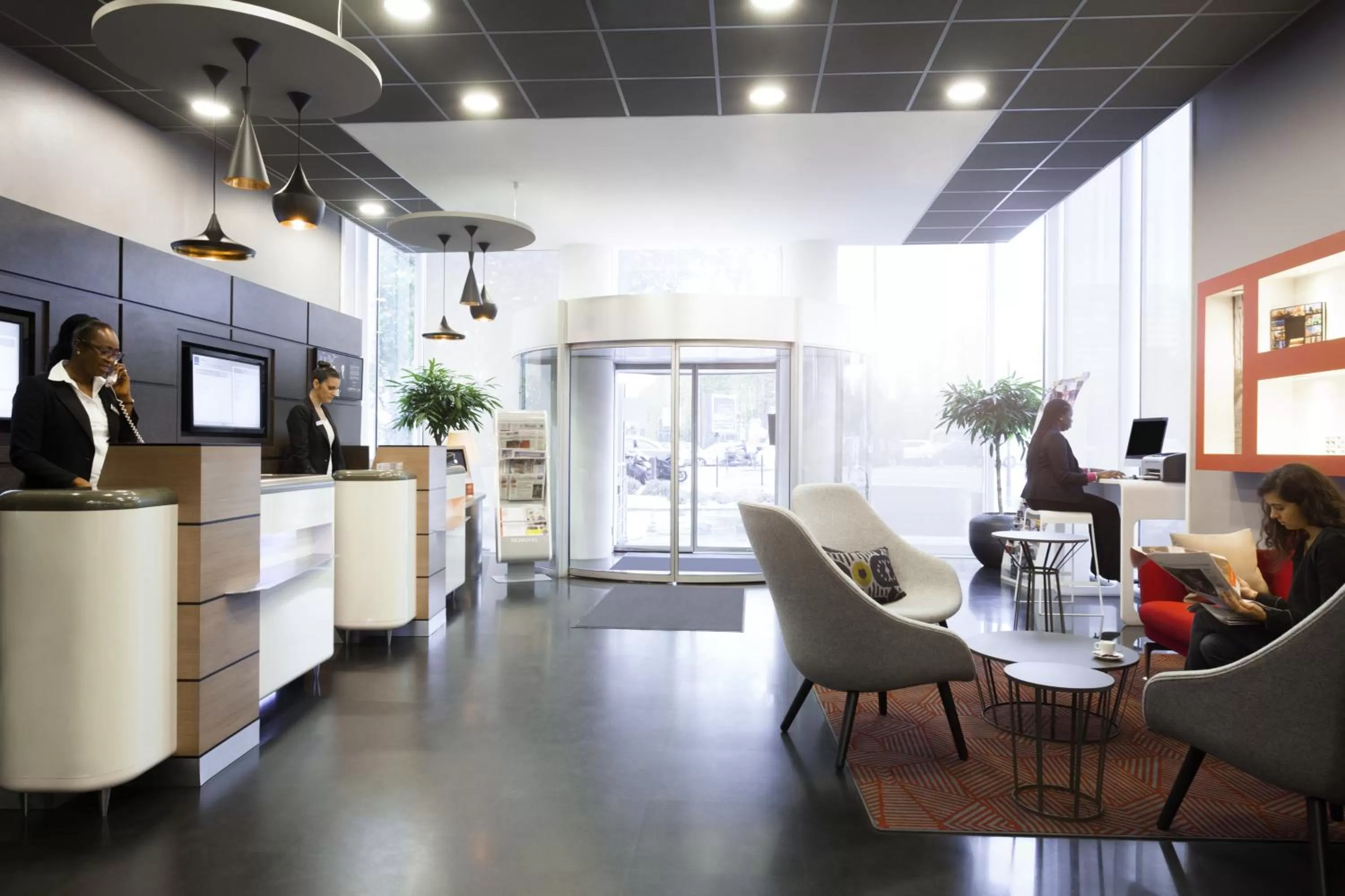 Lobby or reception in Novotel Paris 17