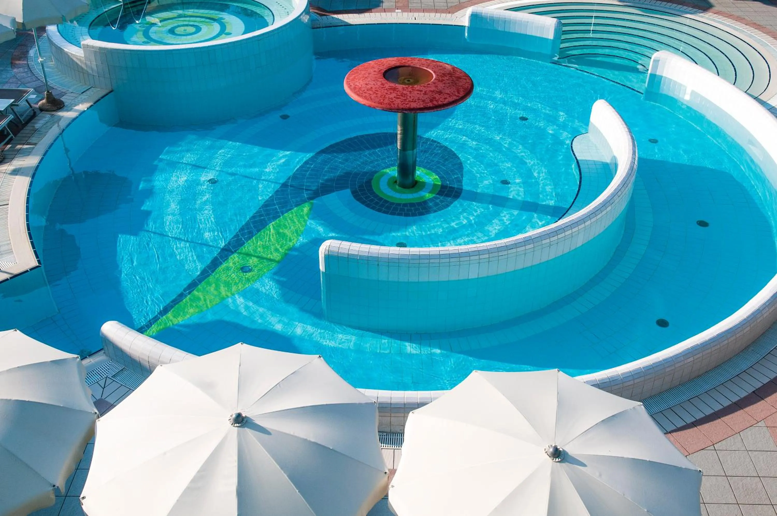 Swimming pool in Hotel Savoy