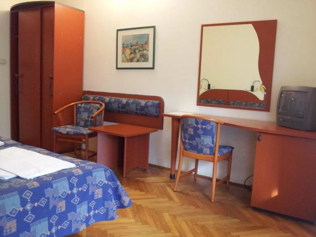 TV and multimedia, Bed in Fenyves Hotel Békéscsaba