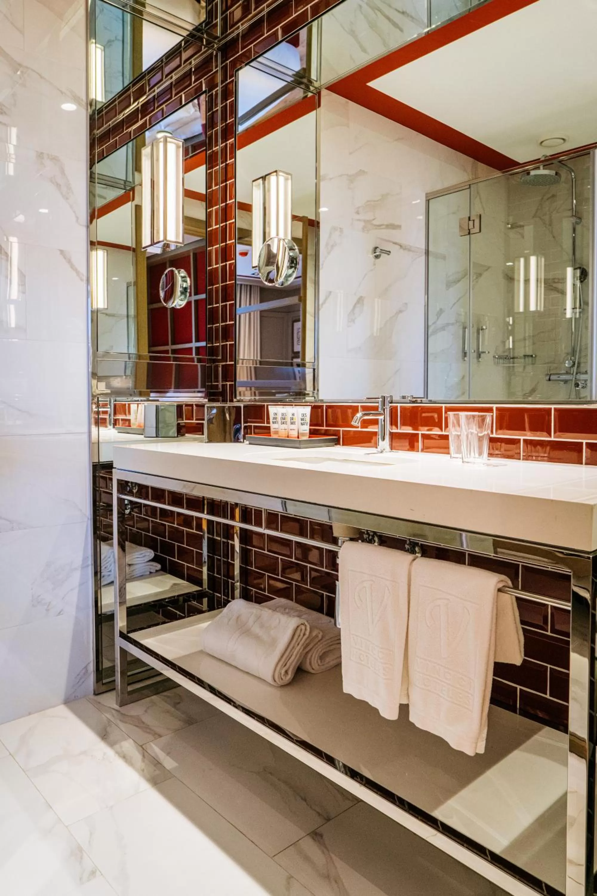 Shower in Vincci Ponte de Ferro