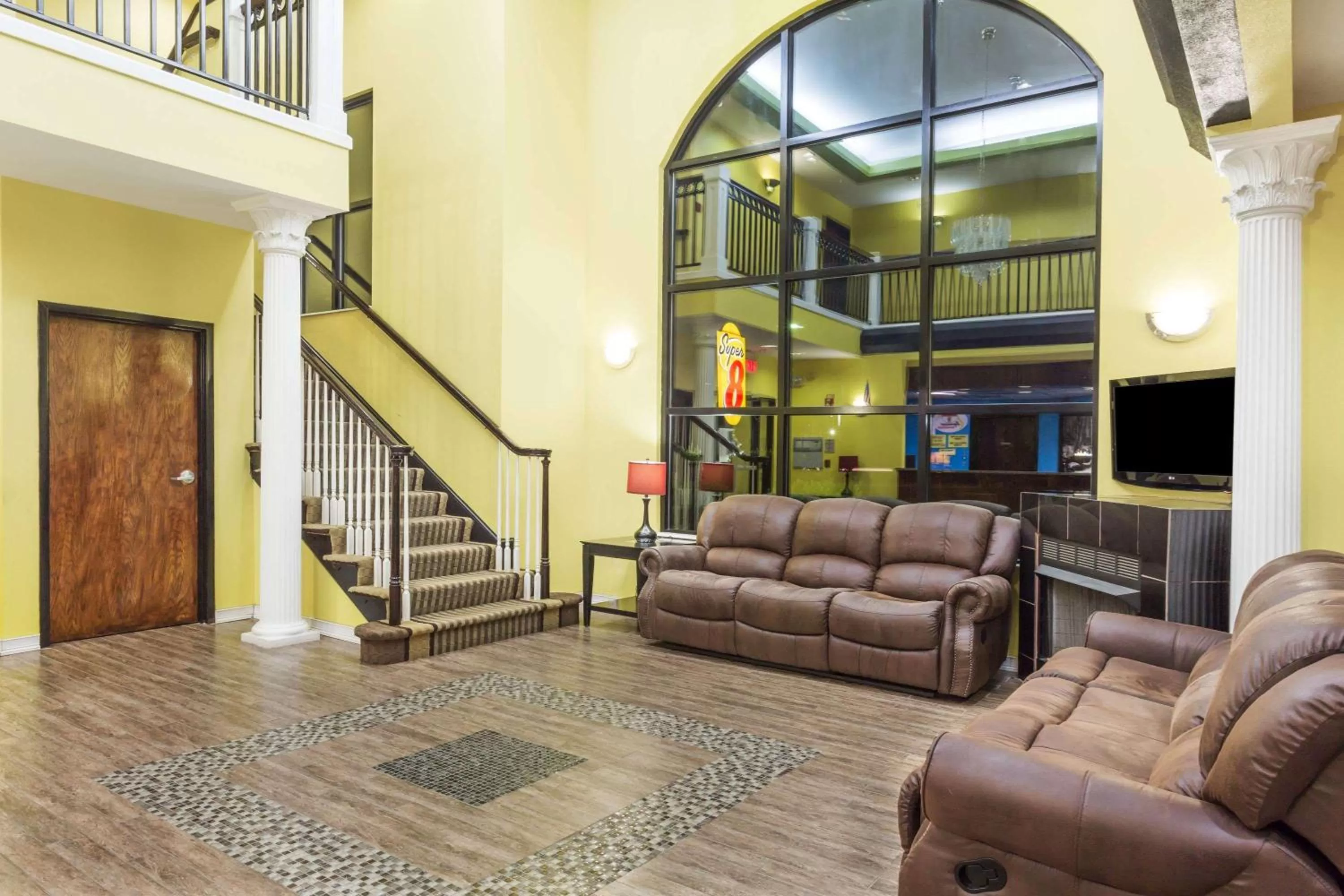 Lobby or reception in Super 8 by Wyndham Hull Street Midlothian Richmond Area