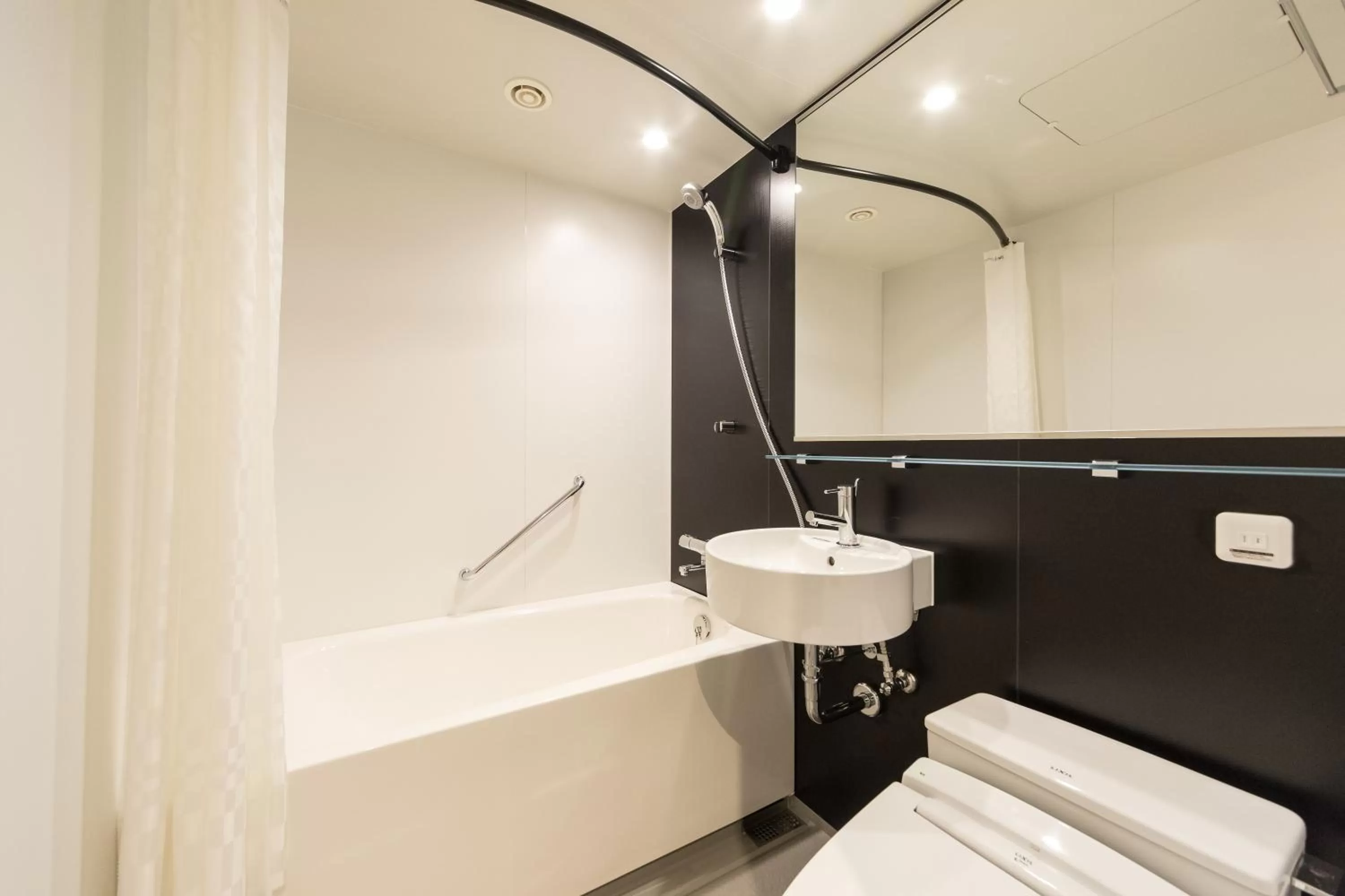 Shower in Hotel Resol Trinity Kyoto