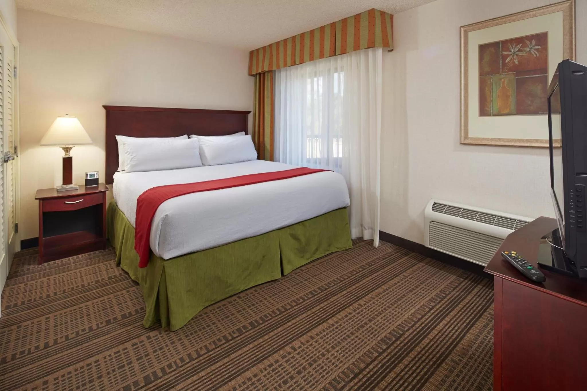 Photo of the whole room, Bed in Holiday Inn & Suites Santa Maria by IHG