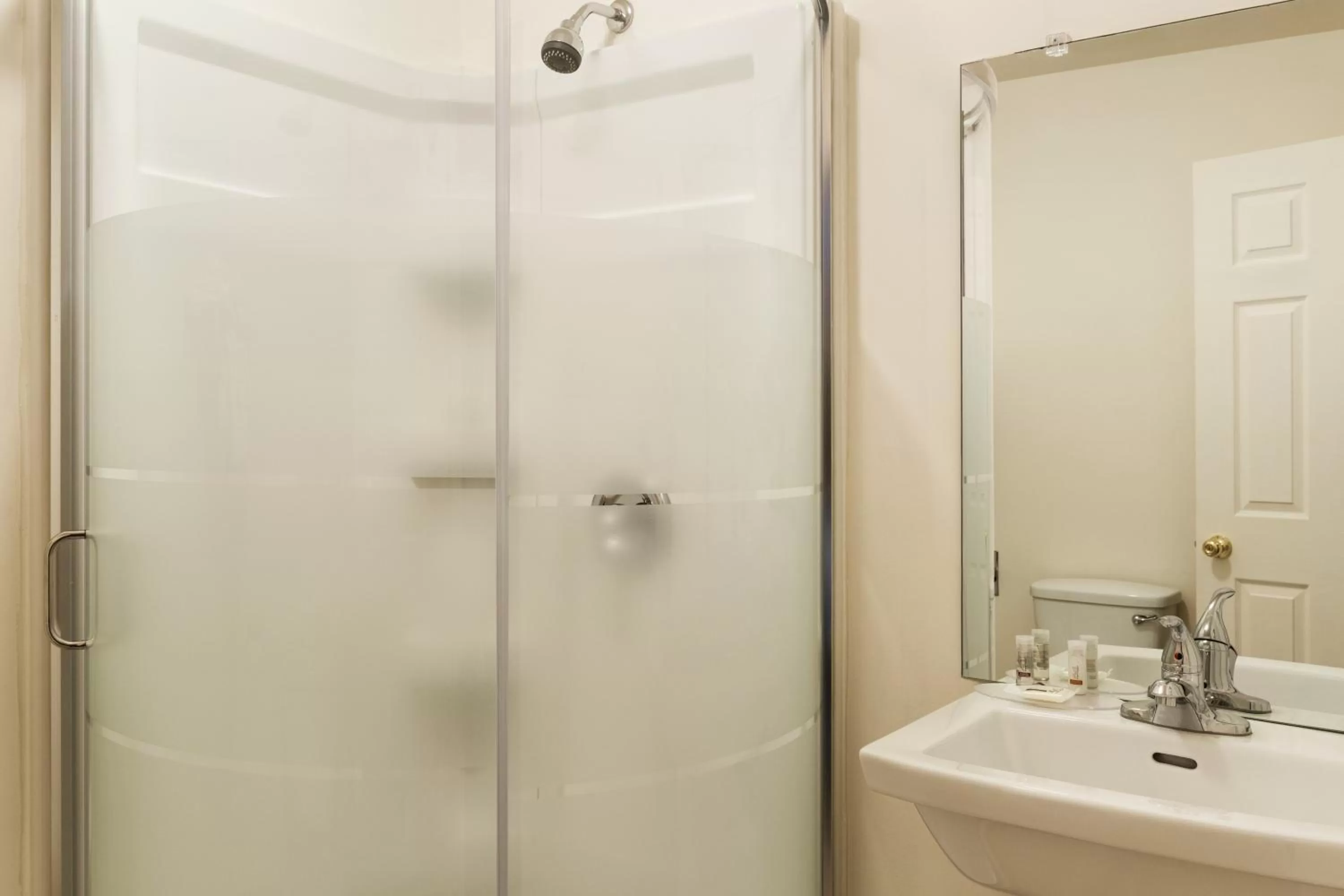 Bathroom in Days Inn by Wyndham Trois-Rivieres