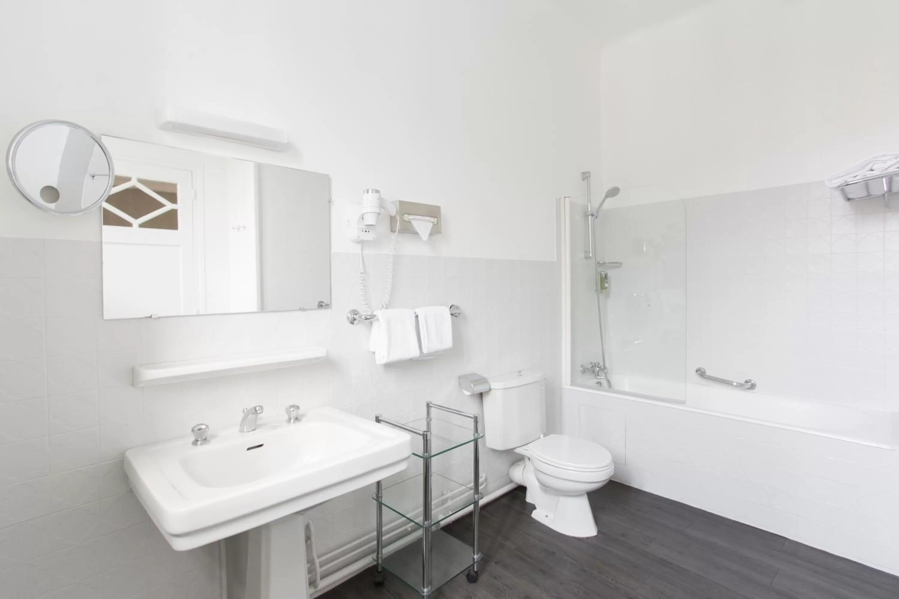 Bathroom in Hôtel Mercure Bayonne Centre Le Grand Hotel