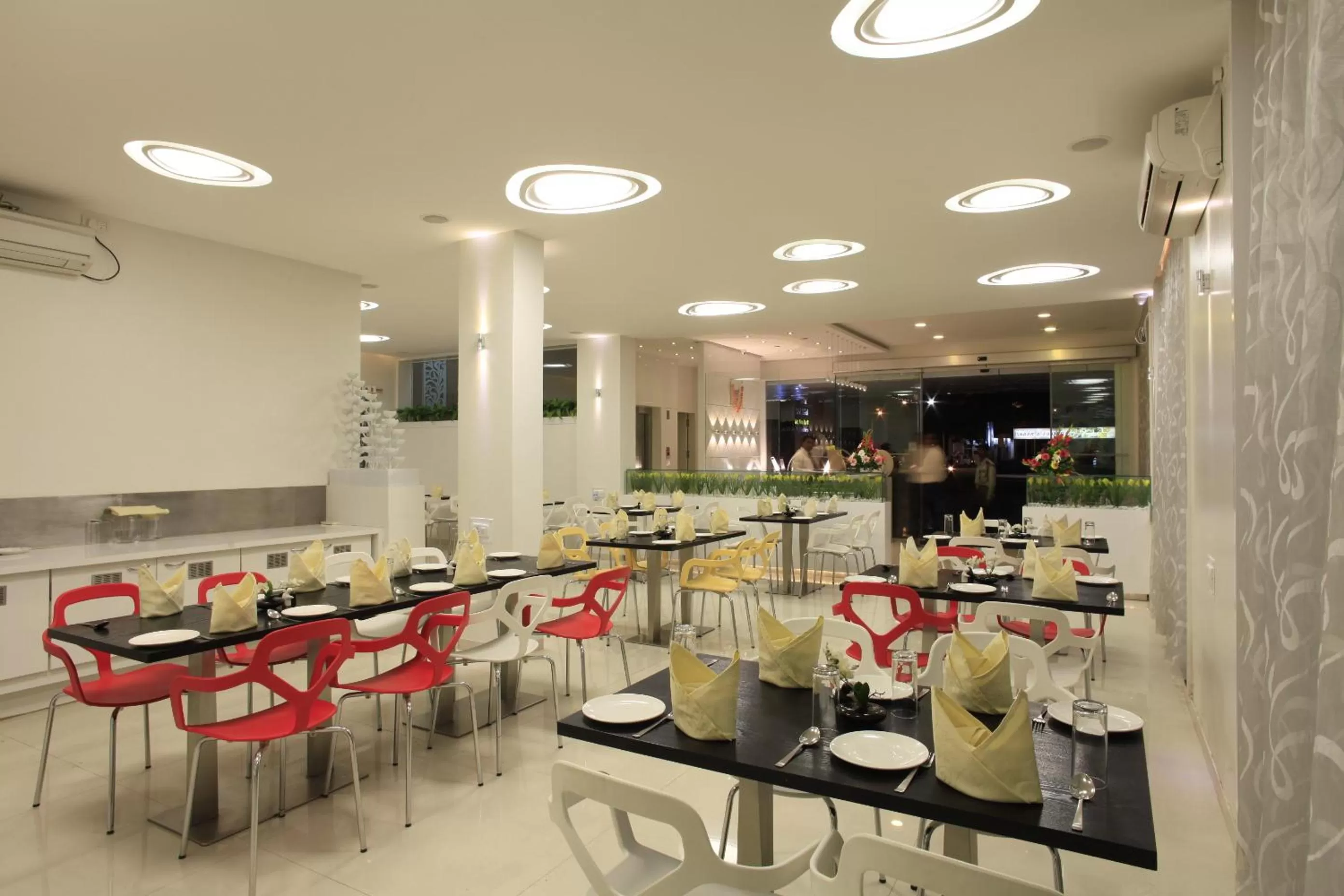 Restaurant/places to eat in Hotel Sai Mahal