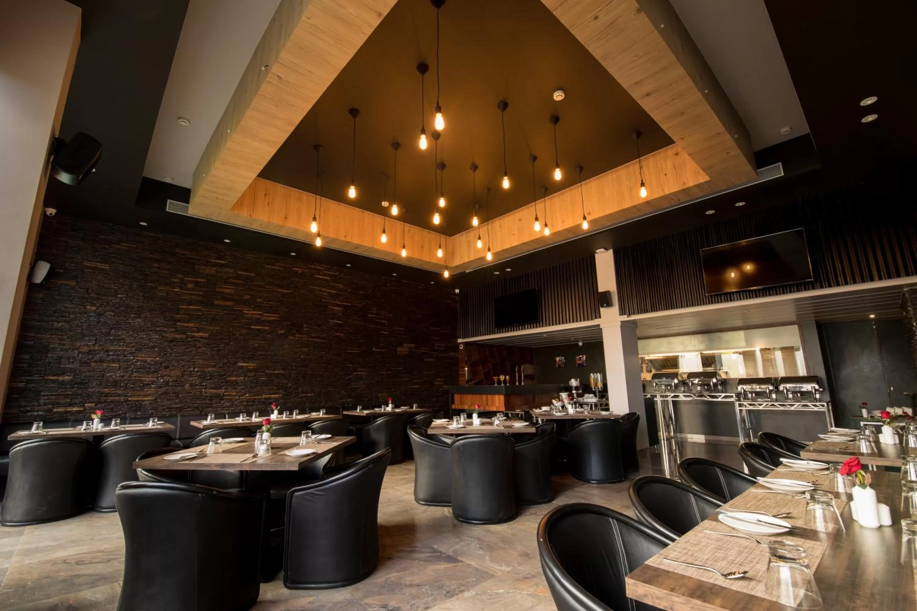 Restaurant/Places to Eat in Hotel Aurus