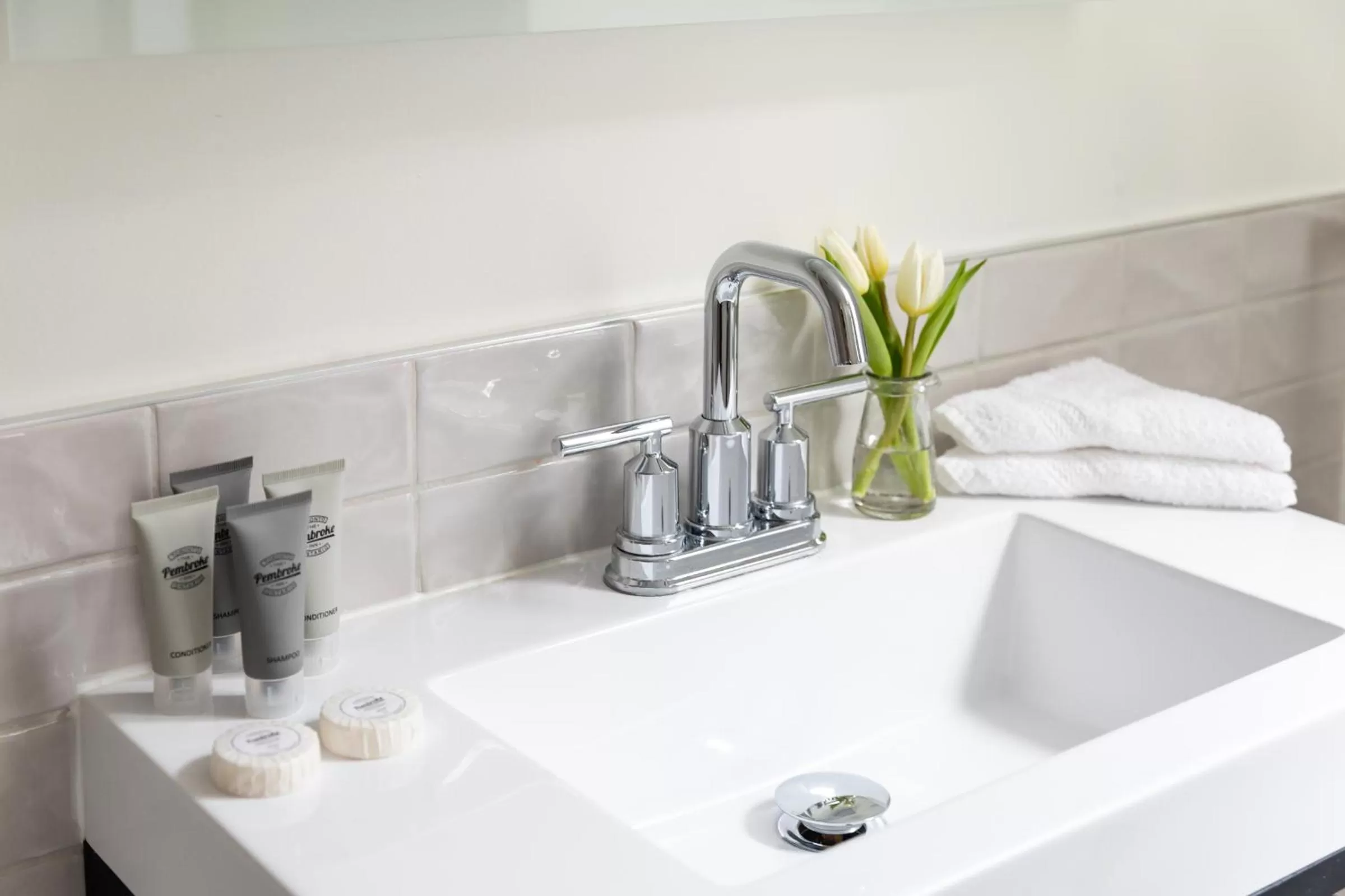 Shower, Bathroom in Pembroke Inn
