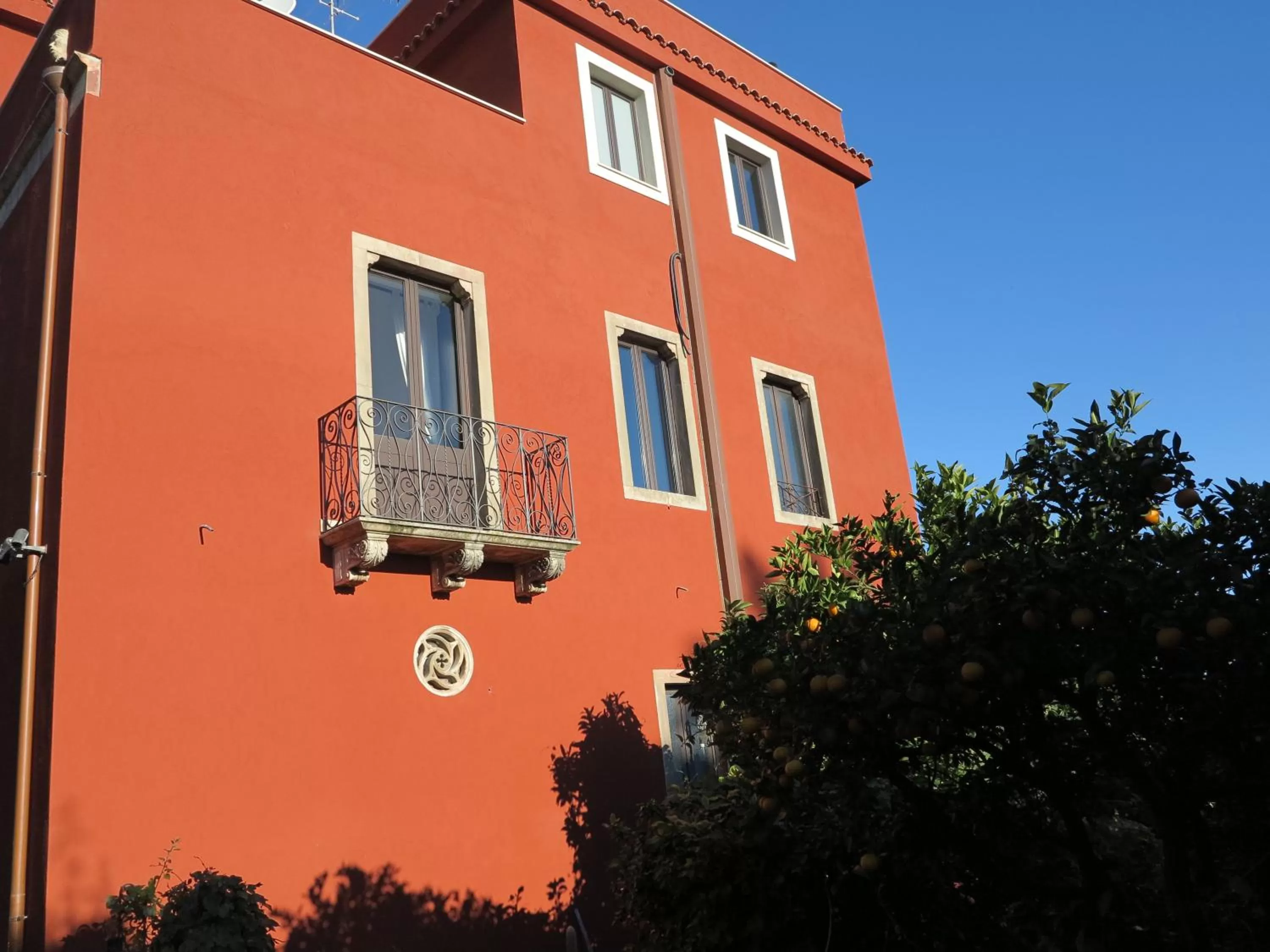 Property building in Villa Astoria