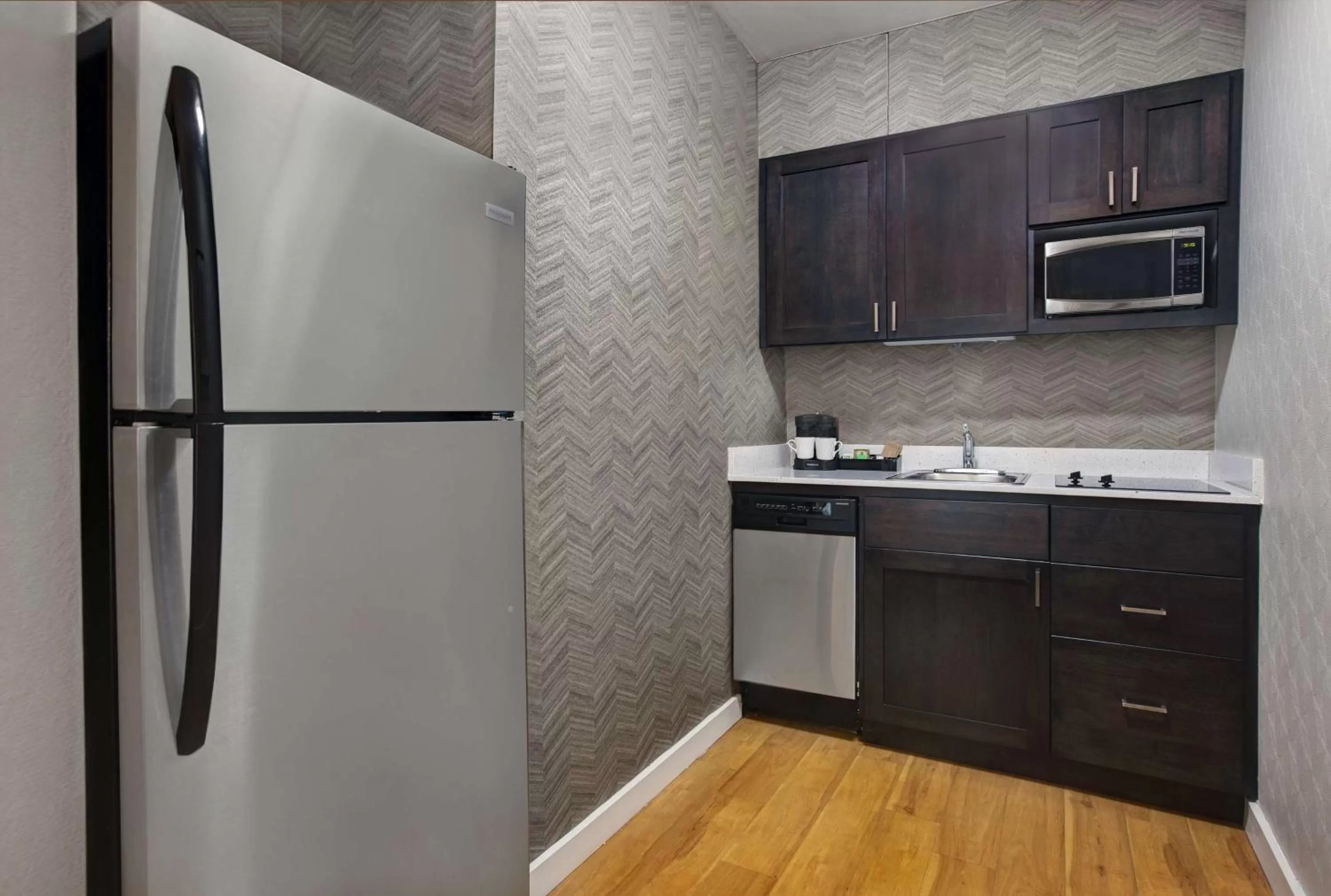 Kitchen or kitchenette in Homewood Suites by Hilton Chicago-Lincolnshire