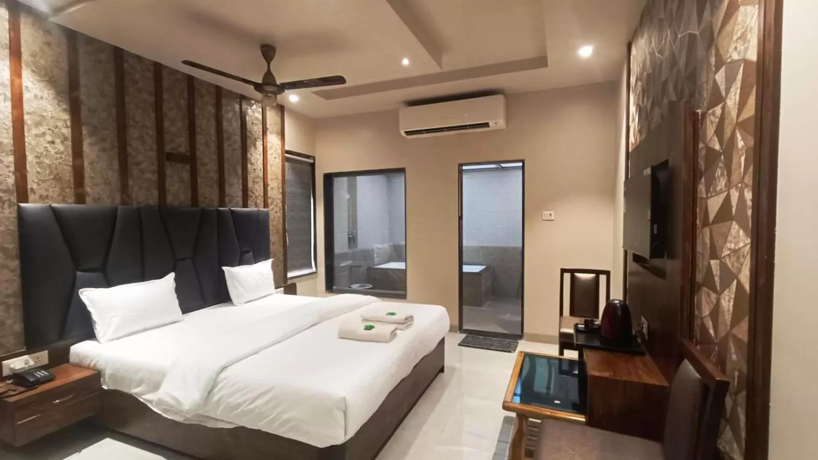 Hotel Apratim Lodging & Boarding