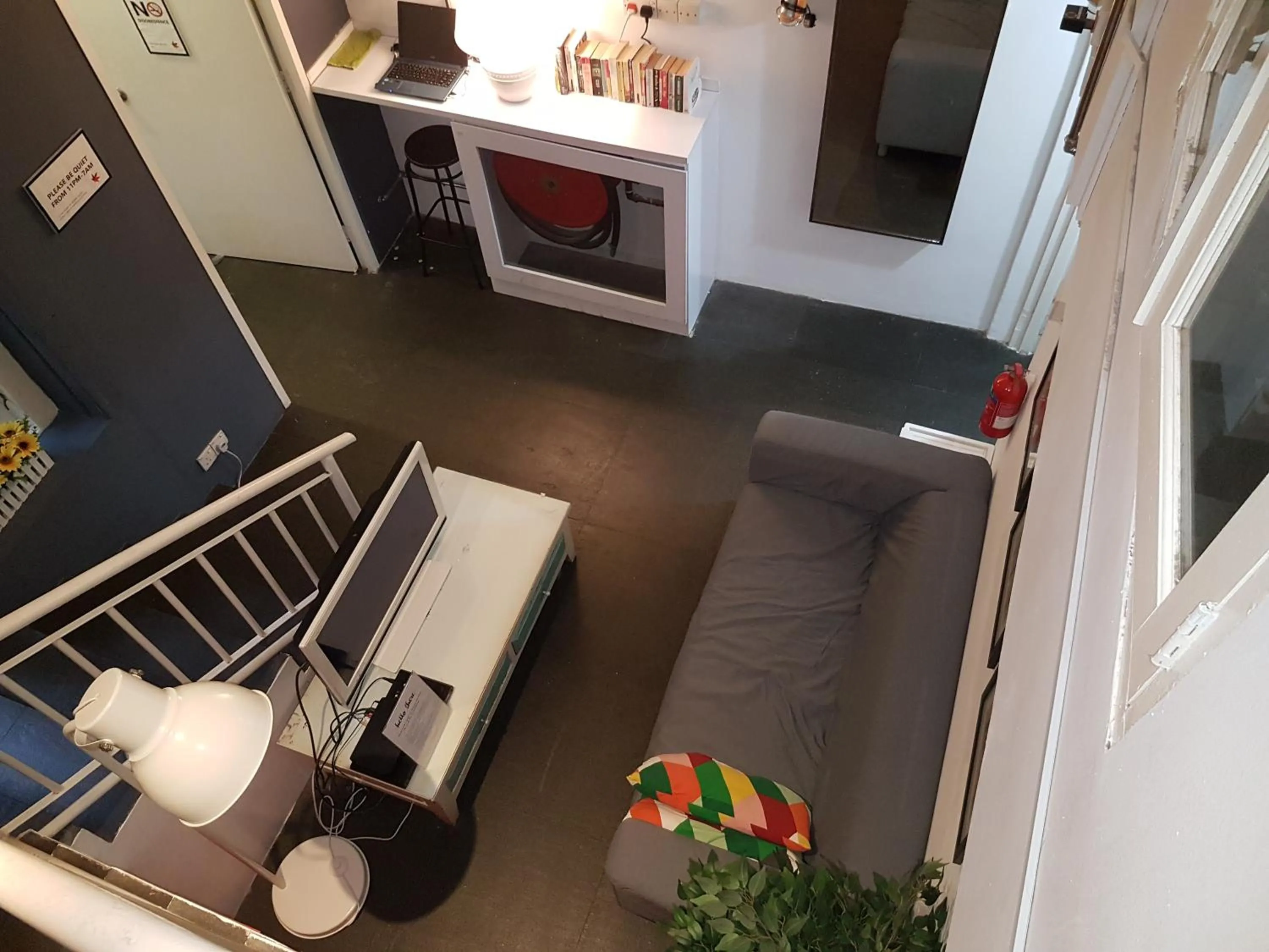 Seating area, Bed in Royal Lodge @ Pagoda Street