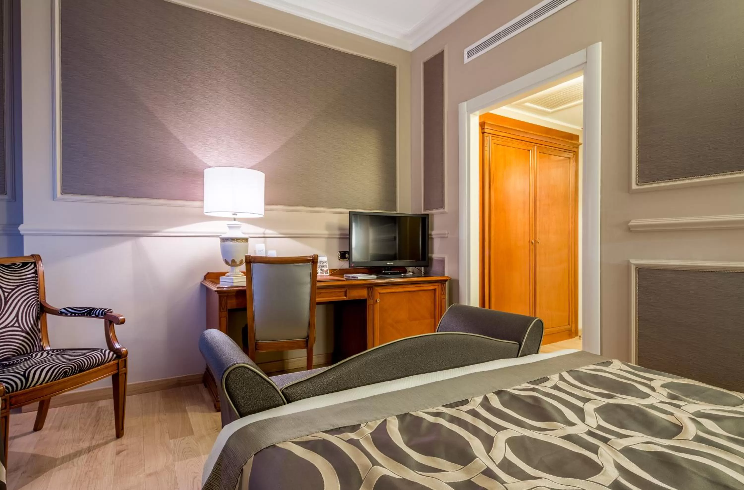 Bedroom, Bed in Grand Visconti Palace