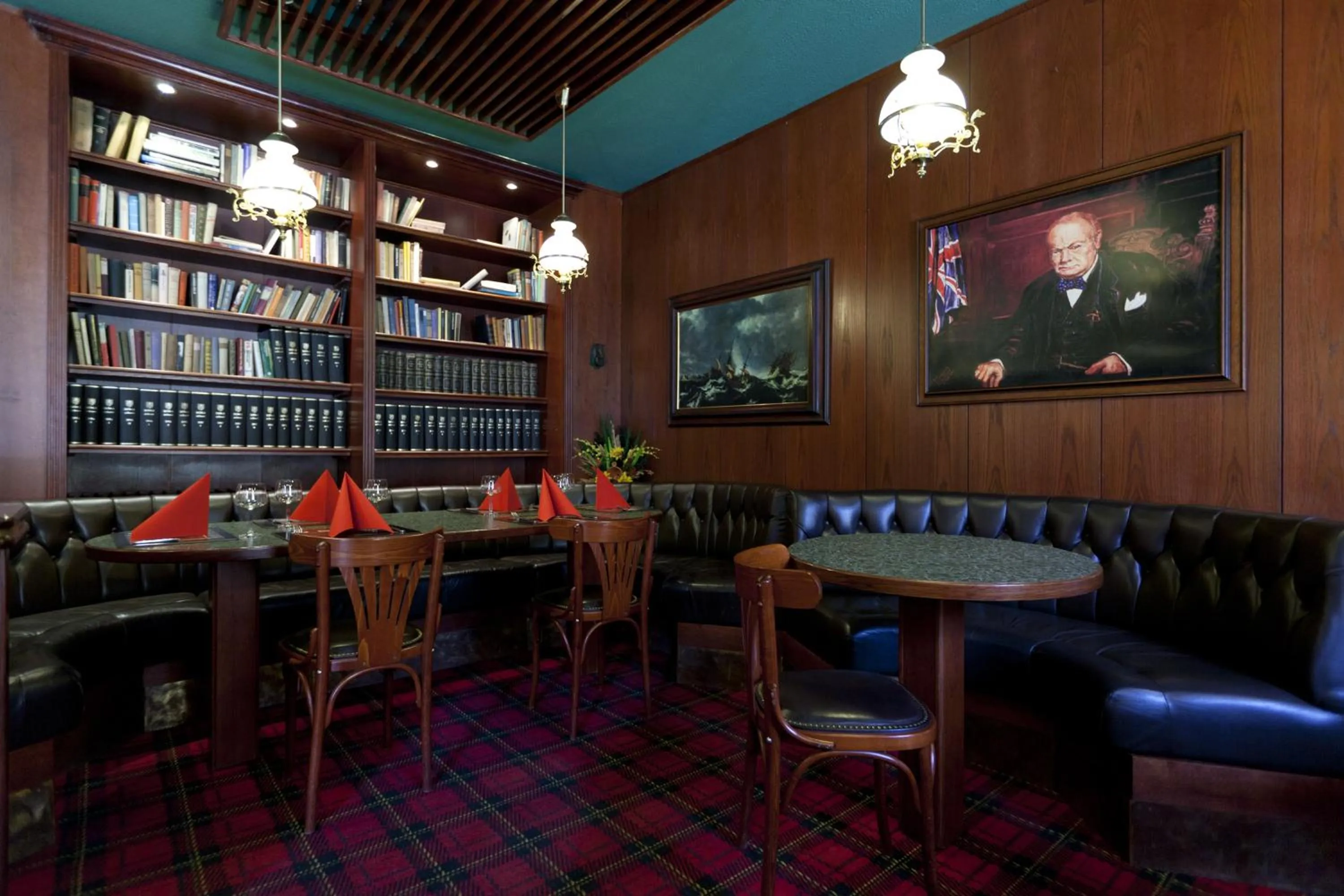 Restaurant/places to eat in Hotel Excelsior