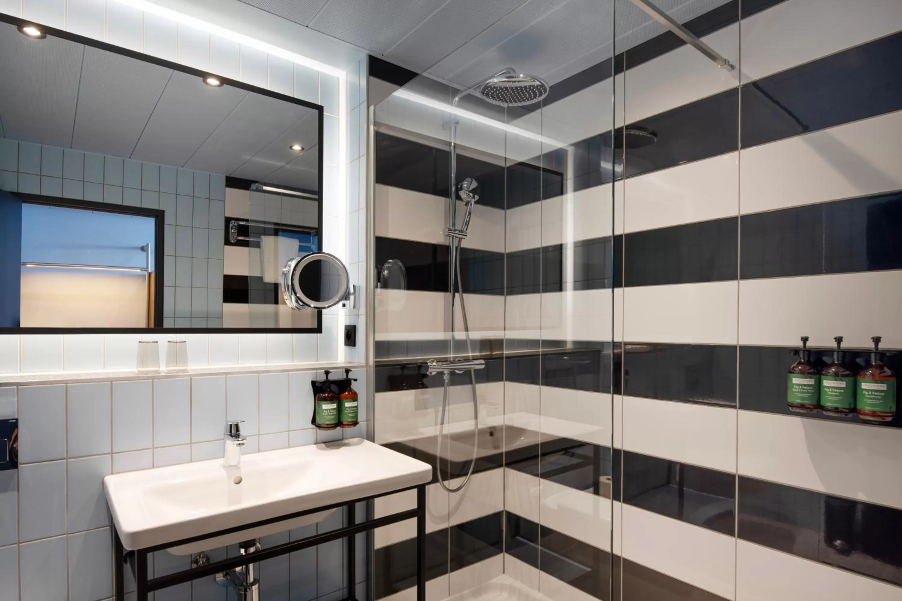 Bathroom in Crowne Plaza Antwerpen by IHG