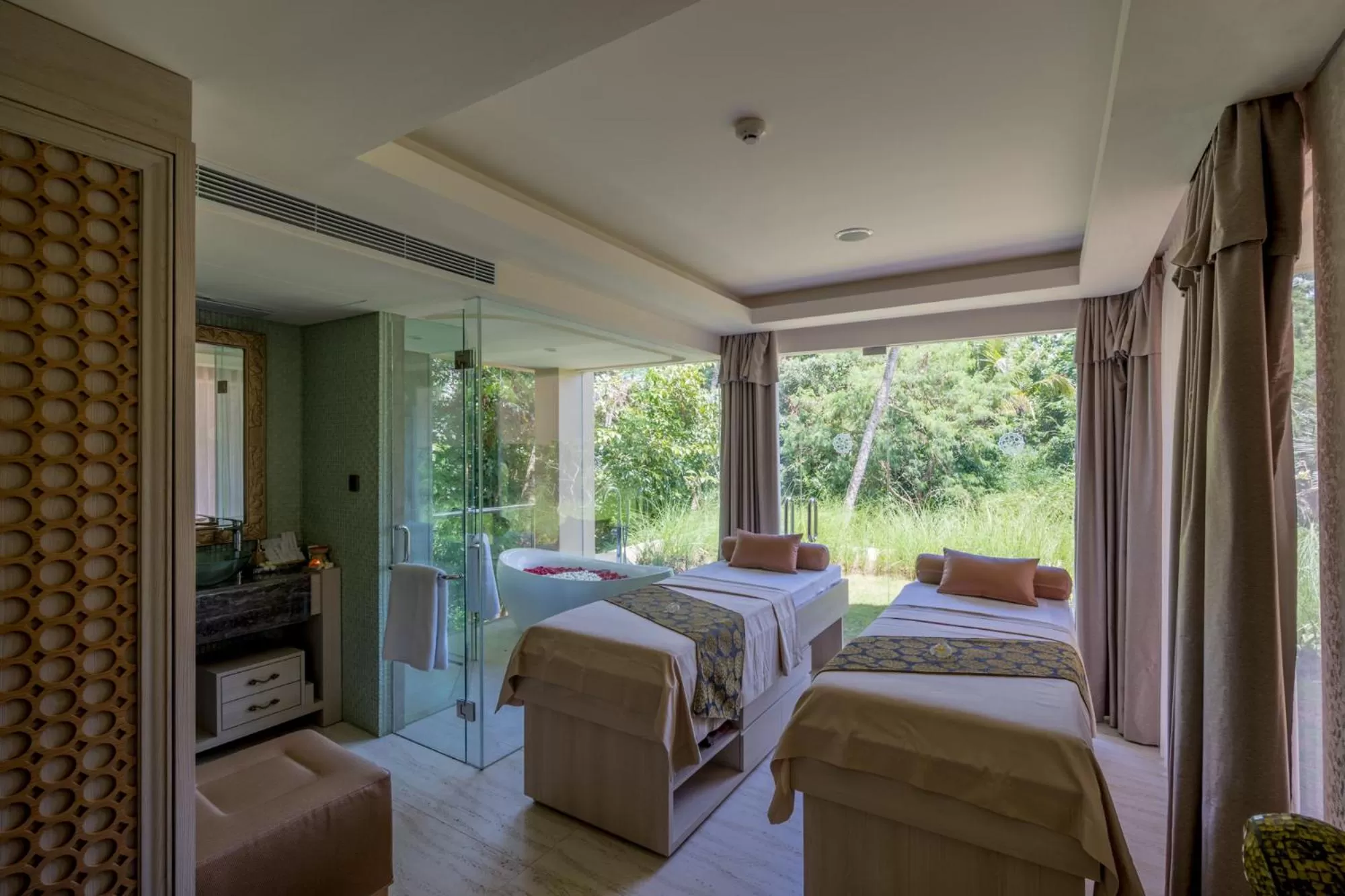 Spa and wellness centre/facilities, Bed in SereS Springs Resort & Spa, Singakerta