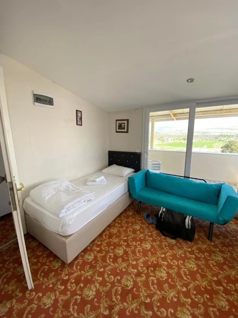 Seating area, Bed in Sakran Hotel