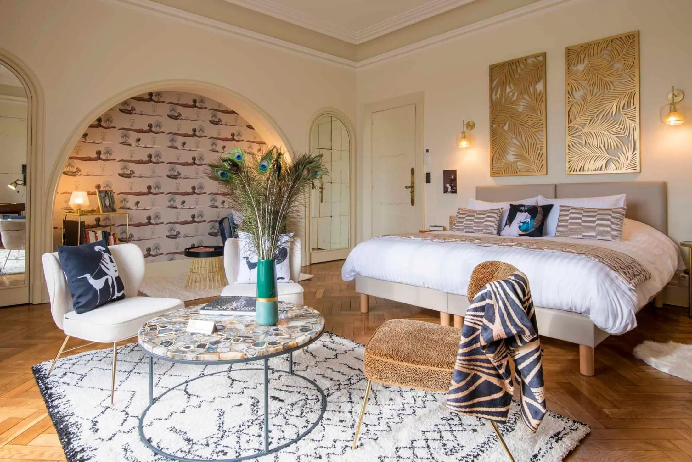 Bedroom, Bed in Quand la ville dort