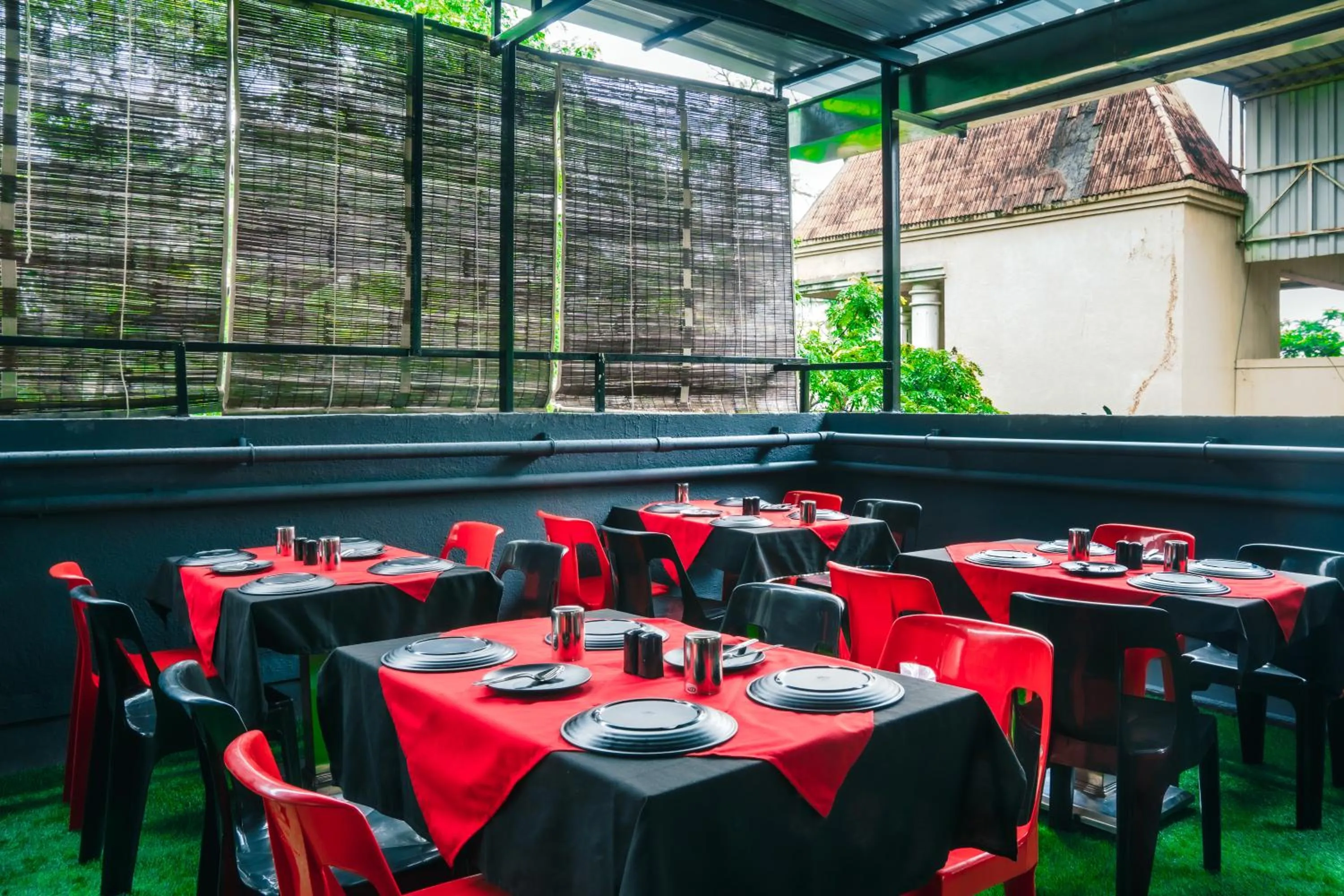 Restaurant/places to eat in Treebo Serenity Inn, Koregaon Park