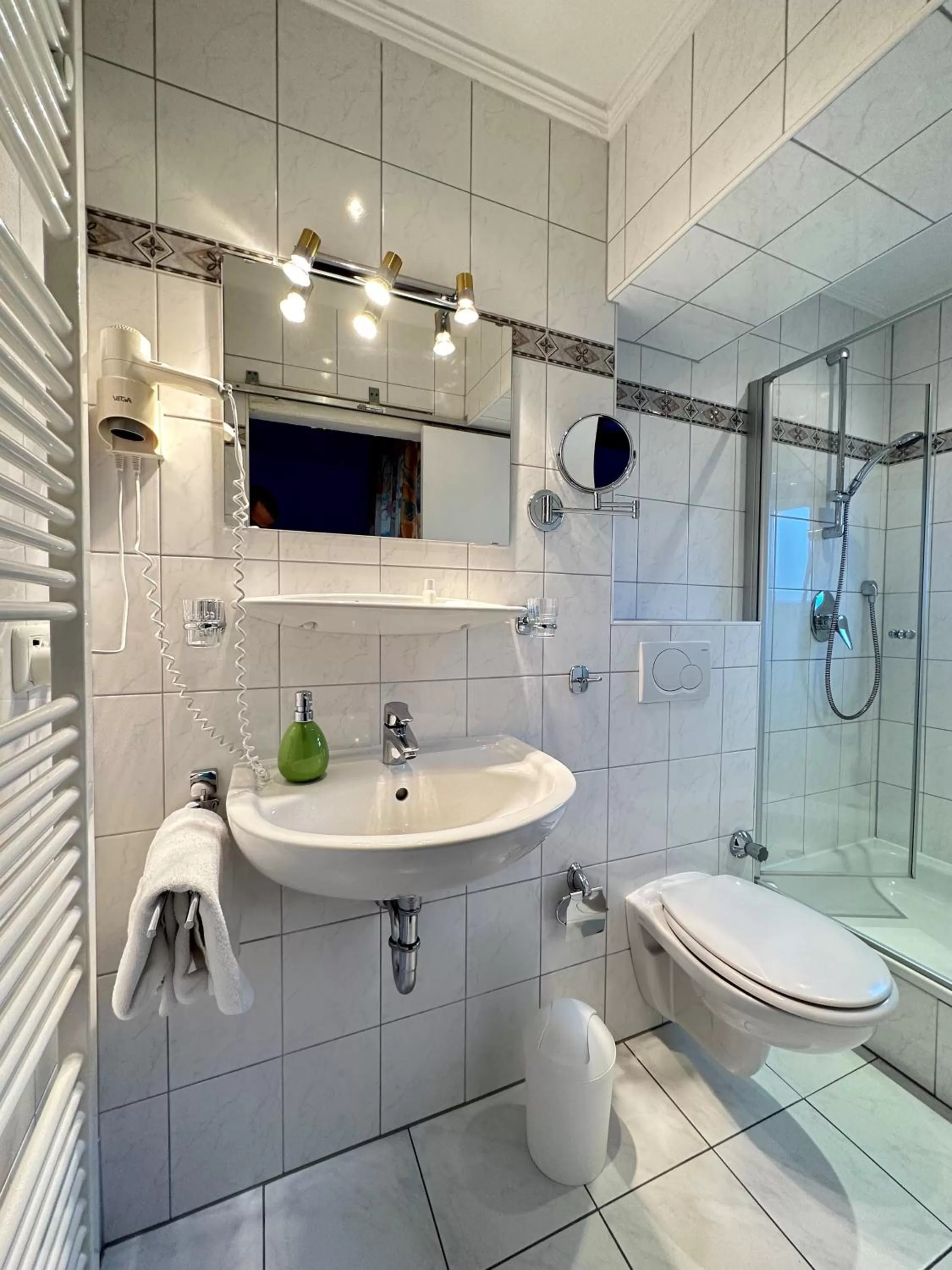 Bathroom in Weidegg - Hotel Garni