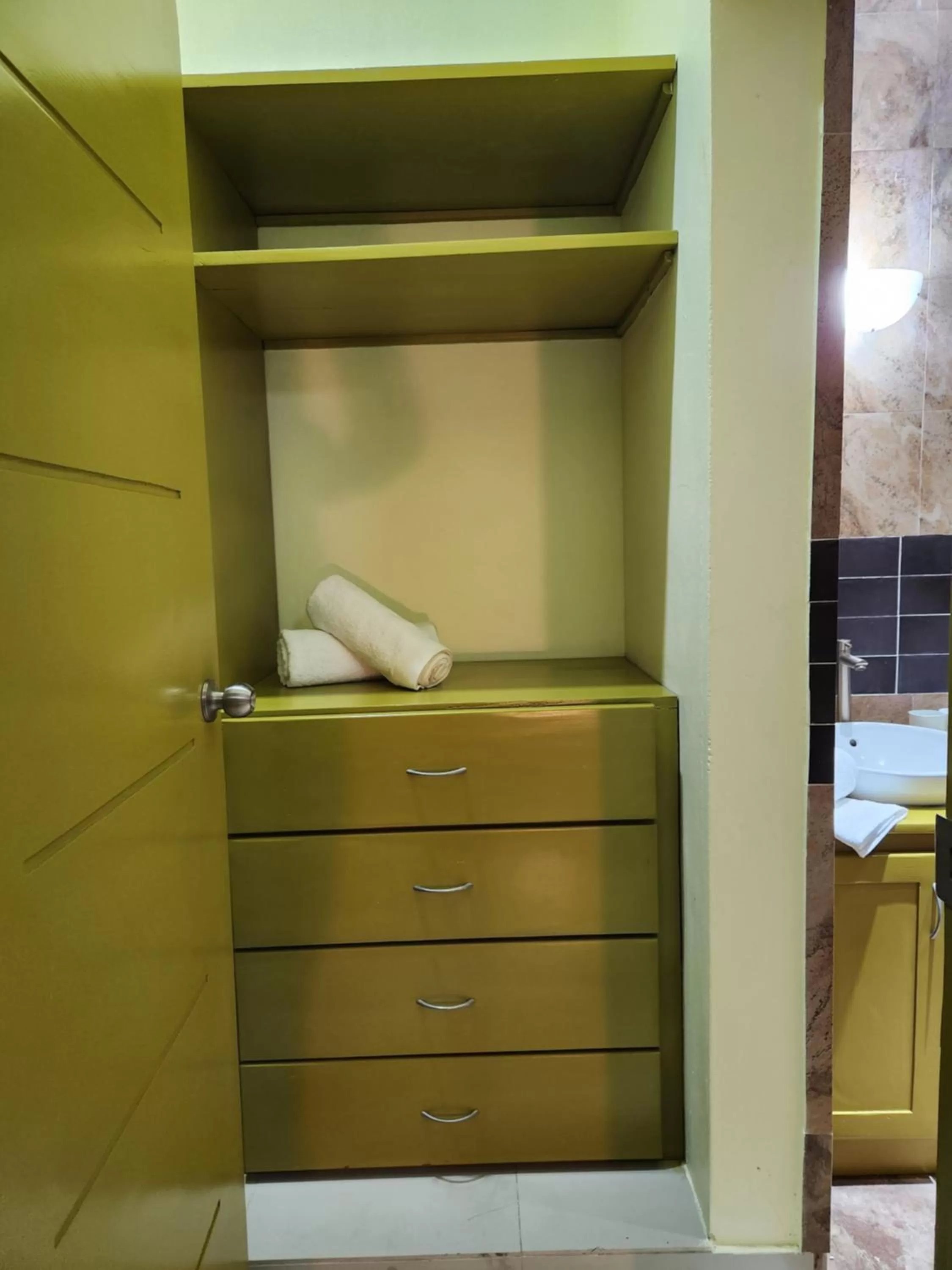 wardrobe in Hotel La Casona MC