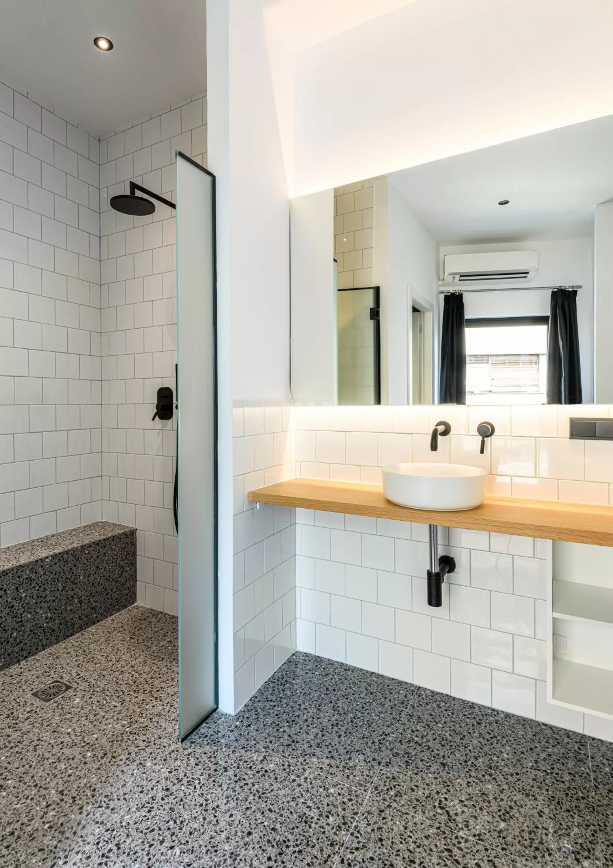 Bathroom in Mosaikon