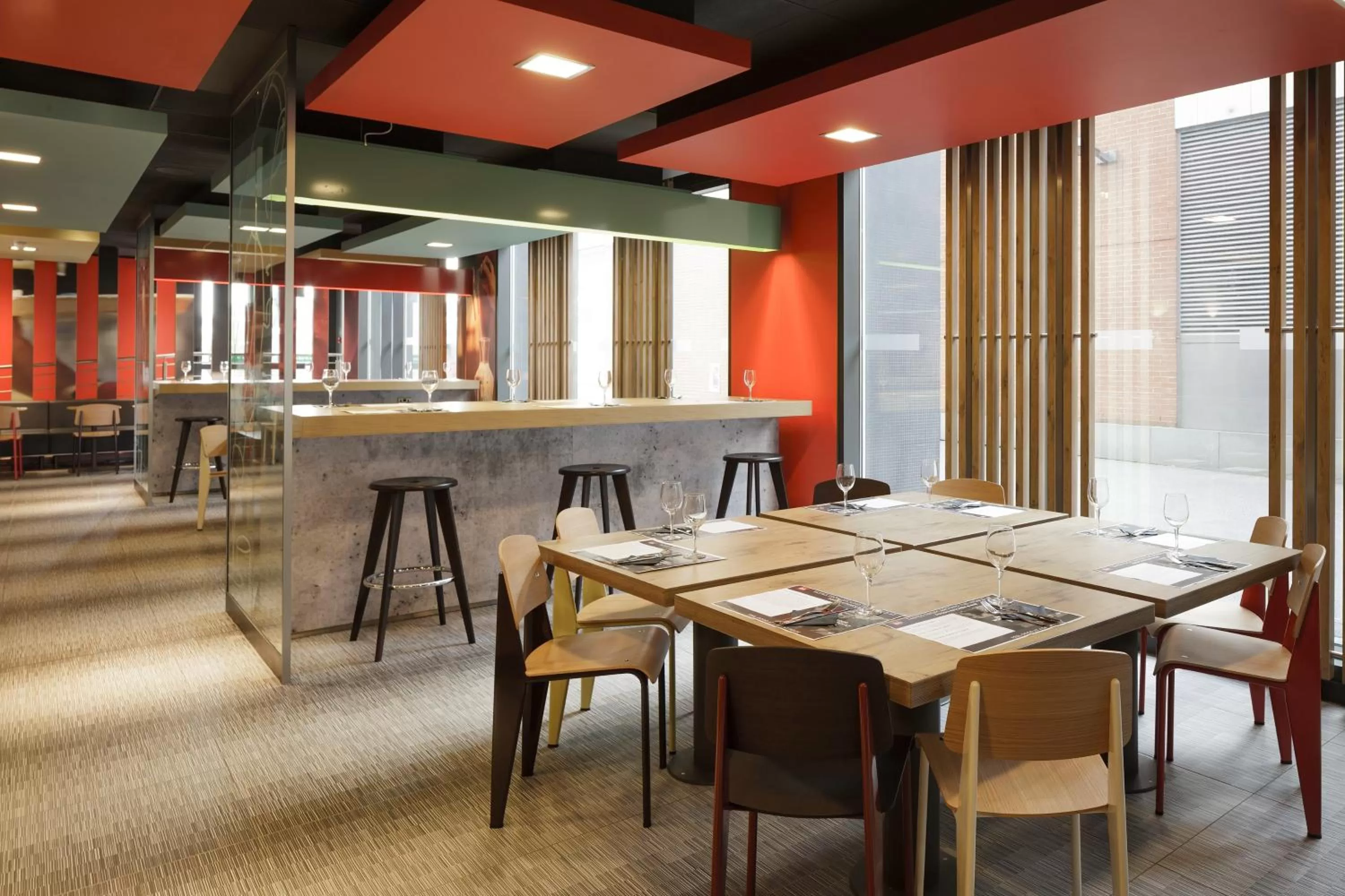 Restaurant/places to eat in ibis London Excel-Docklands