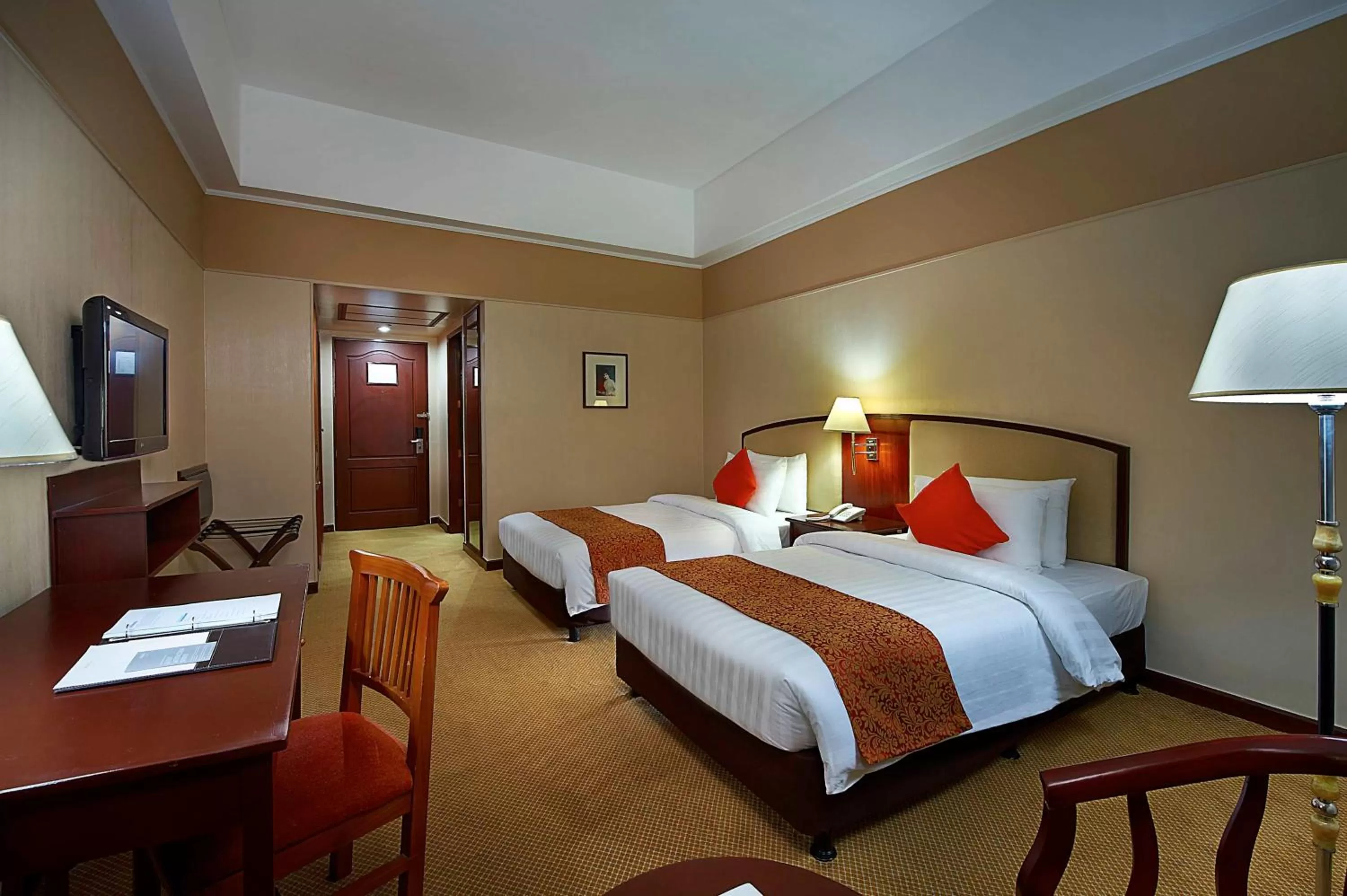 Bathroom, Bed in Berjaya Makati Hotel