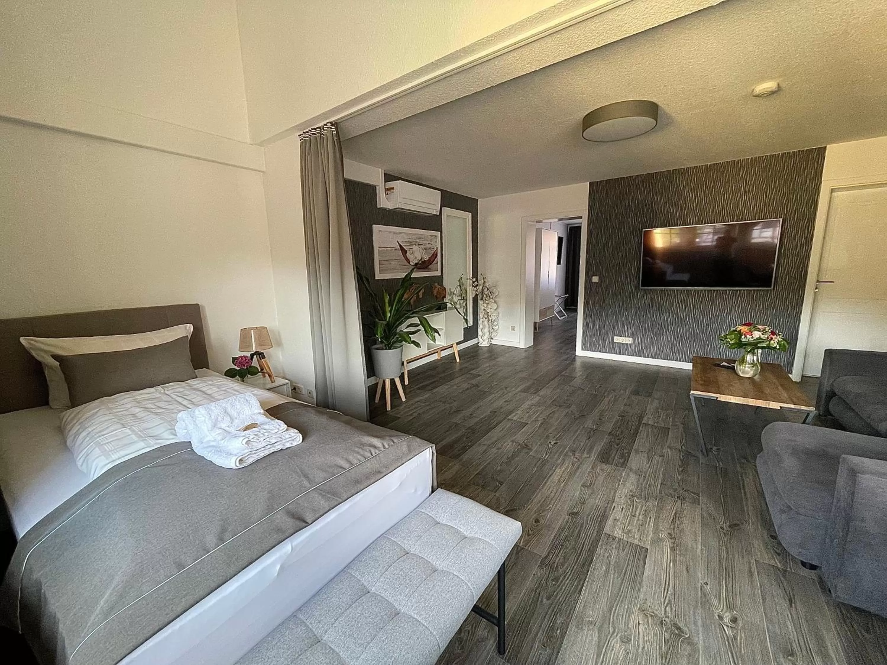 Bed in "Zur Altstadt - Am Fuße der Osterburg" Gaststätte, Pension, FEWO